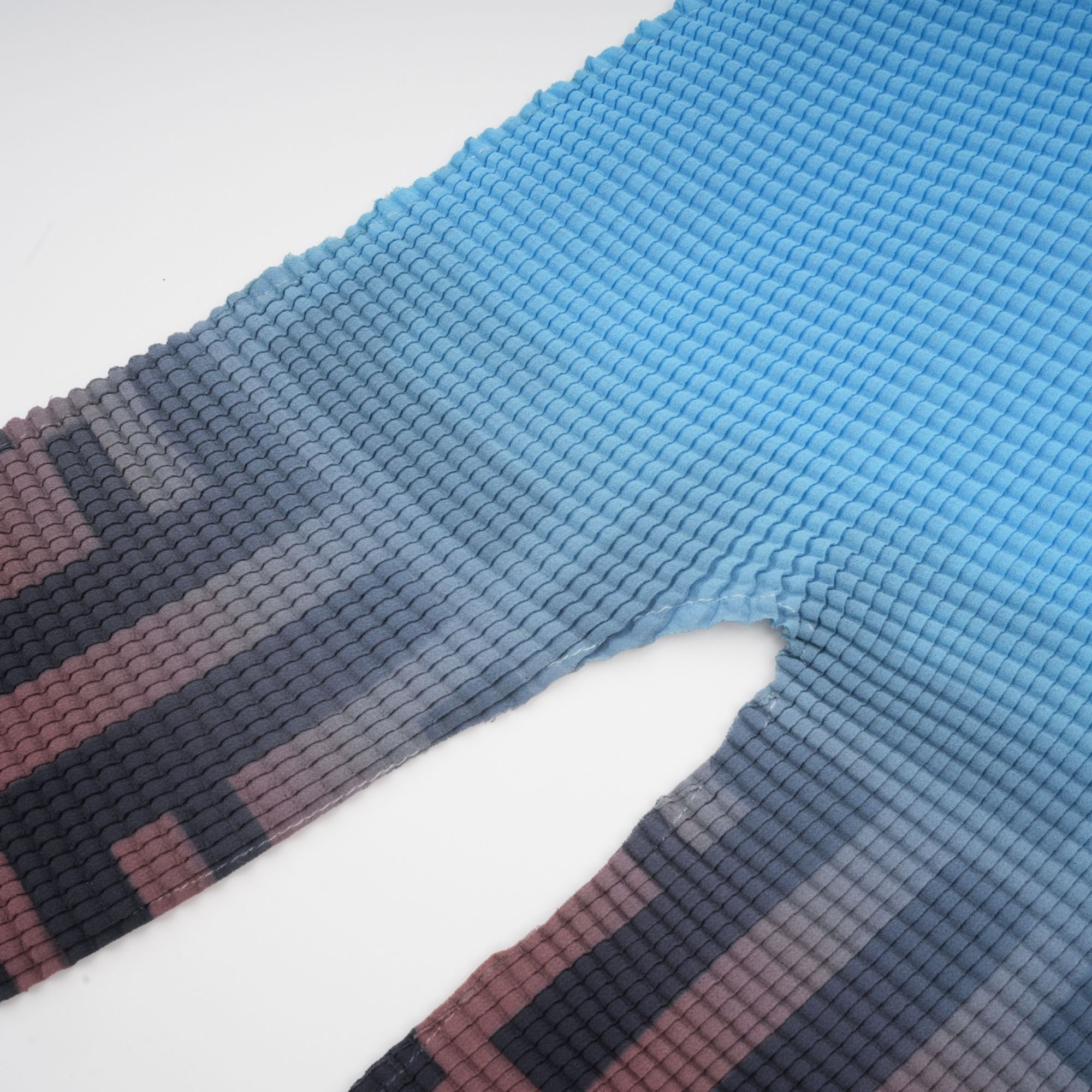 طقم Désirée المكون من بلوزة وتنورة متطابقتين بألوان متعددة