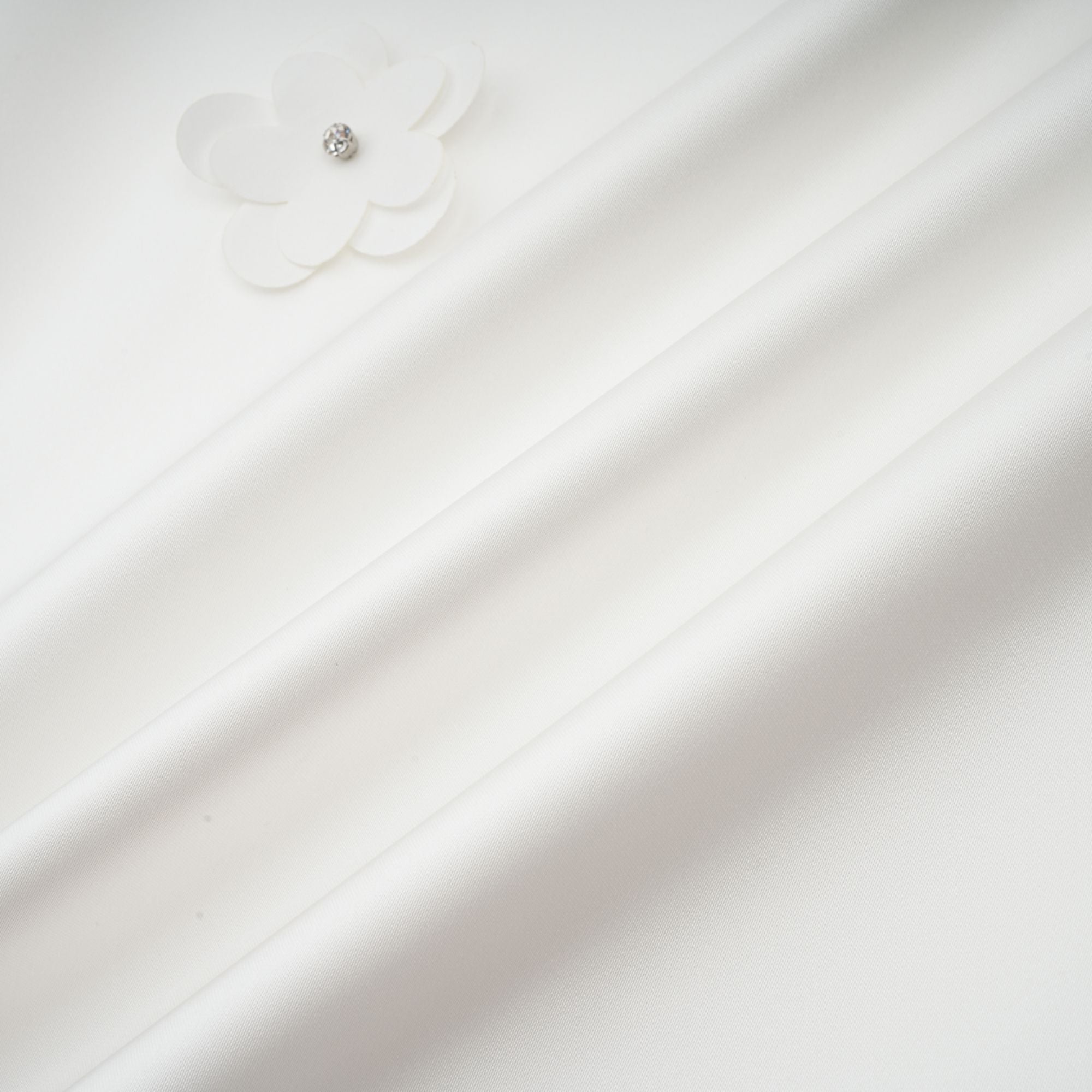 فستان جينيفيف القصير المزين بالزهور الصناعية