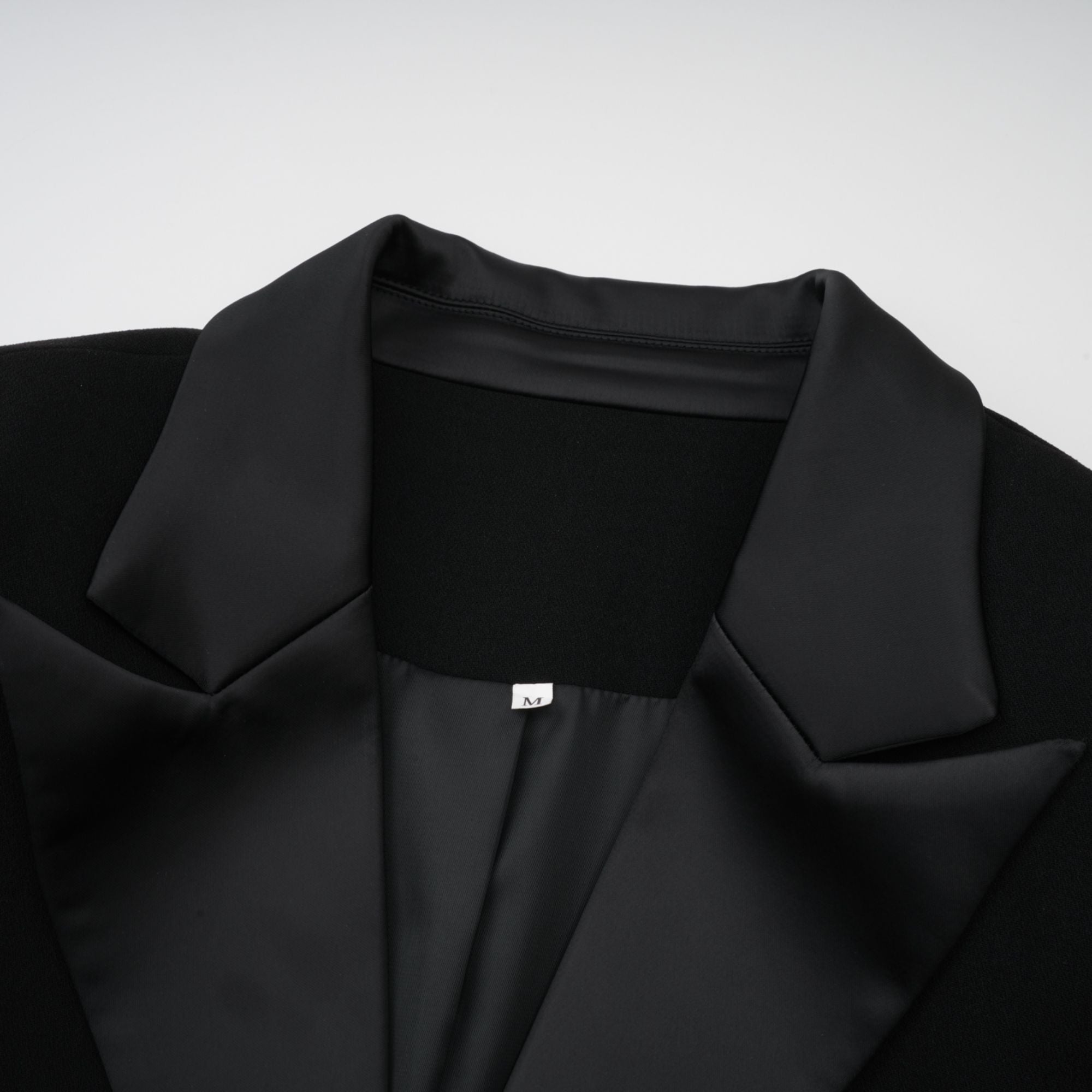 فستان ديان ماكسي مزين باللون الأسود