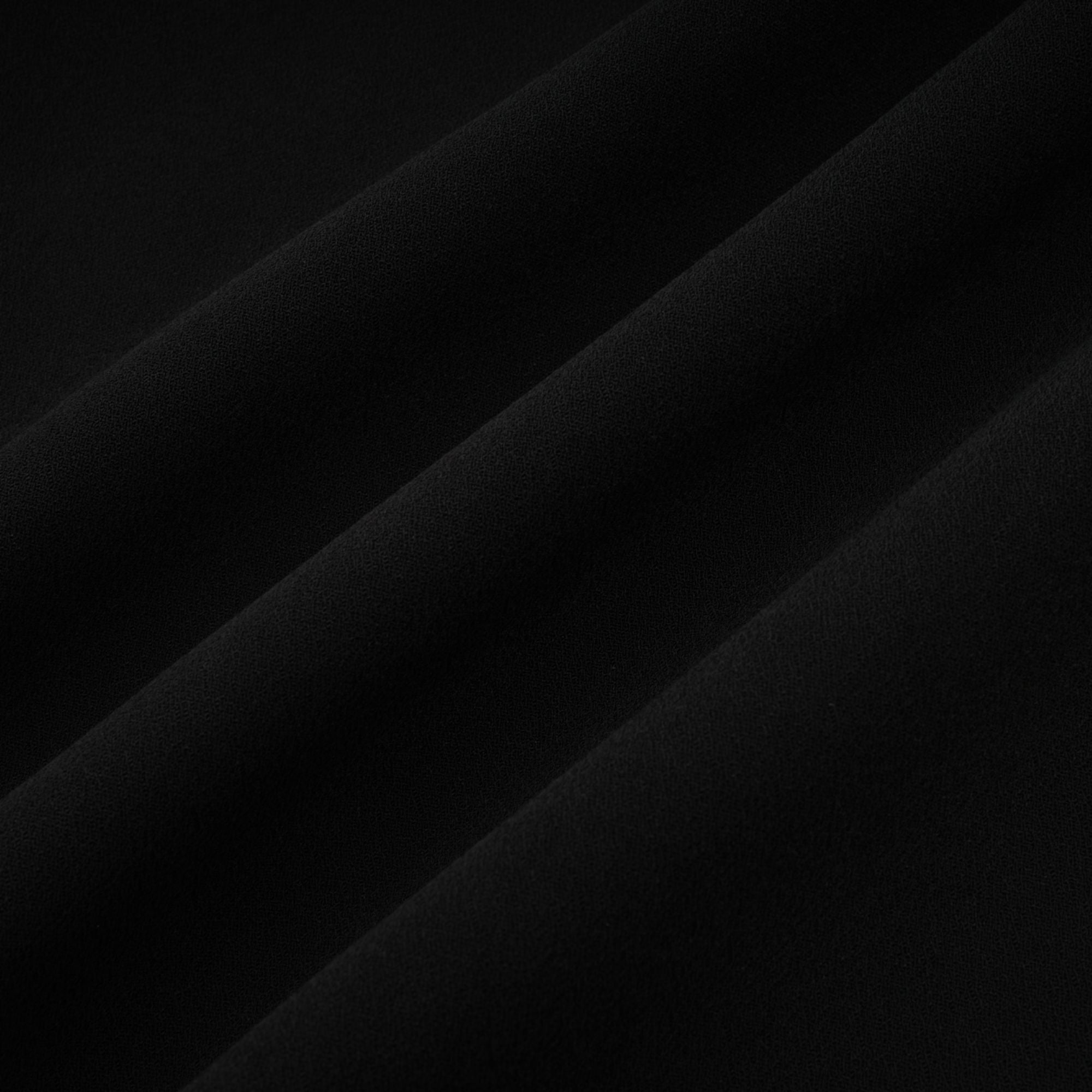 فستان ميدي أسود مزين بالكريستال من Maëlys