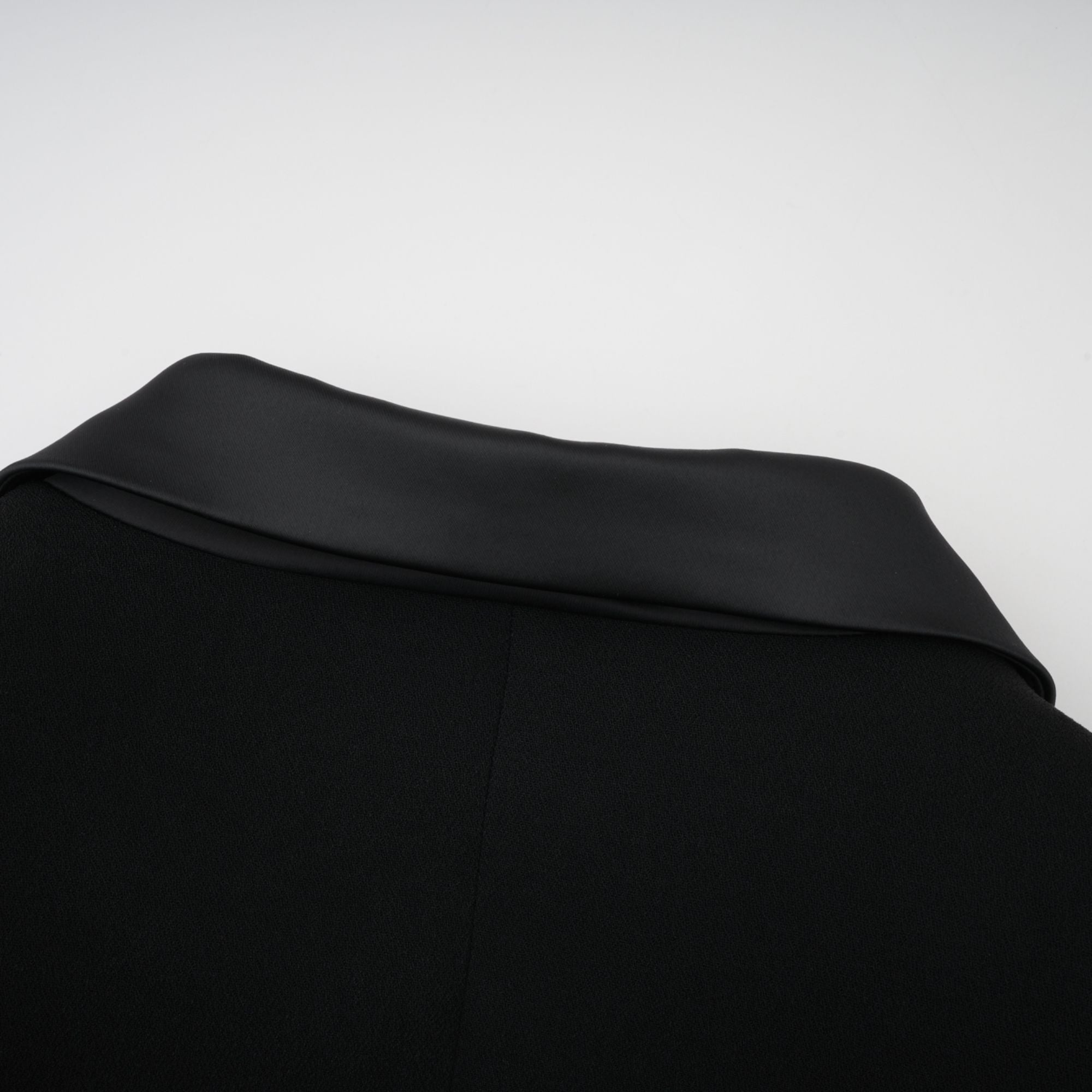 فستان ديان ماكسي مزين باللون الأسود