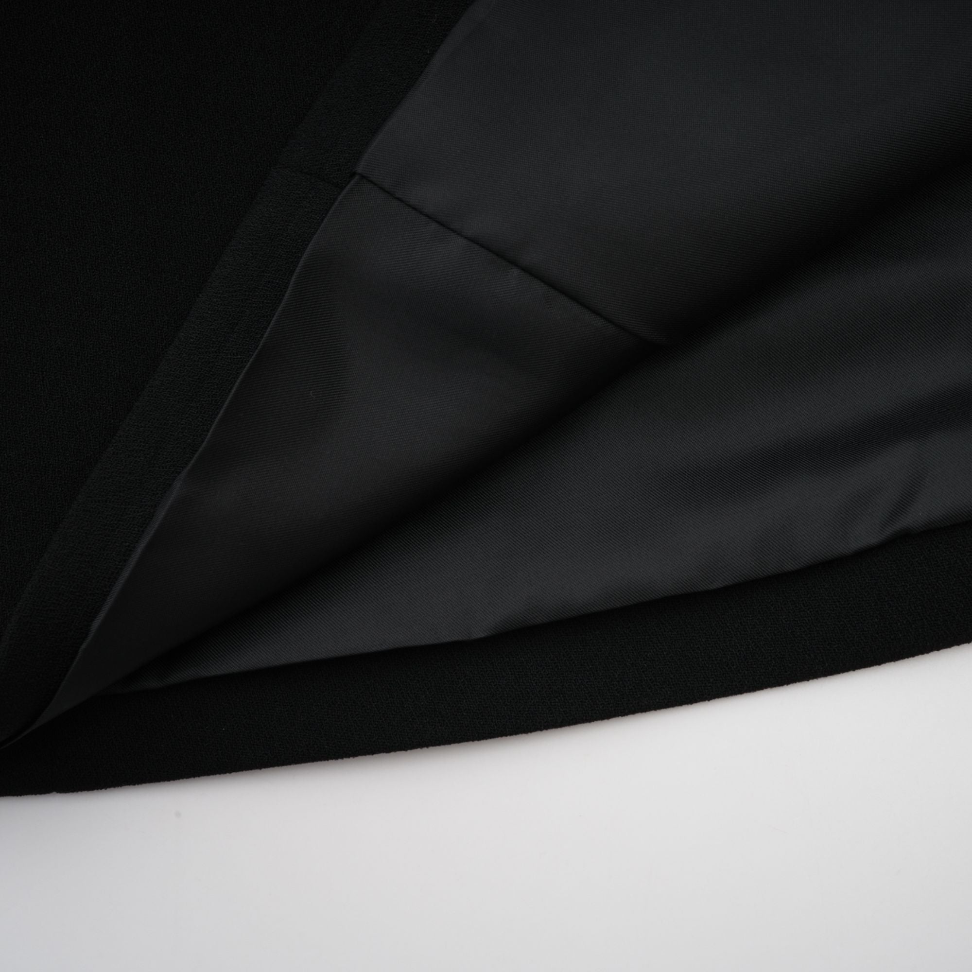 فستان ديان ماكسي مزين باللون الأسود