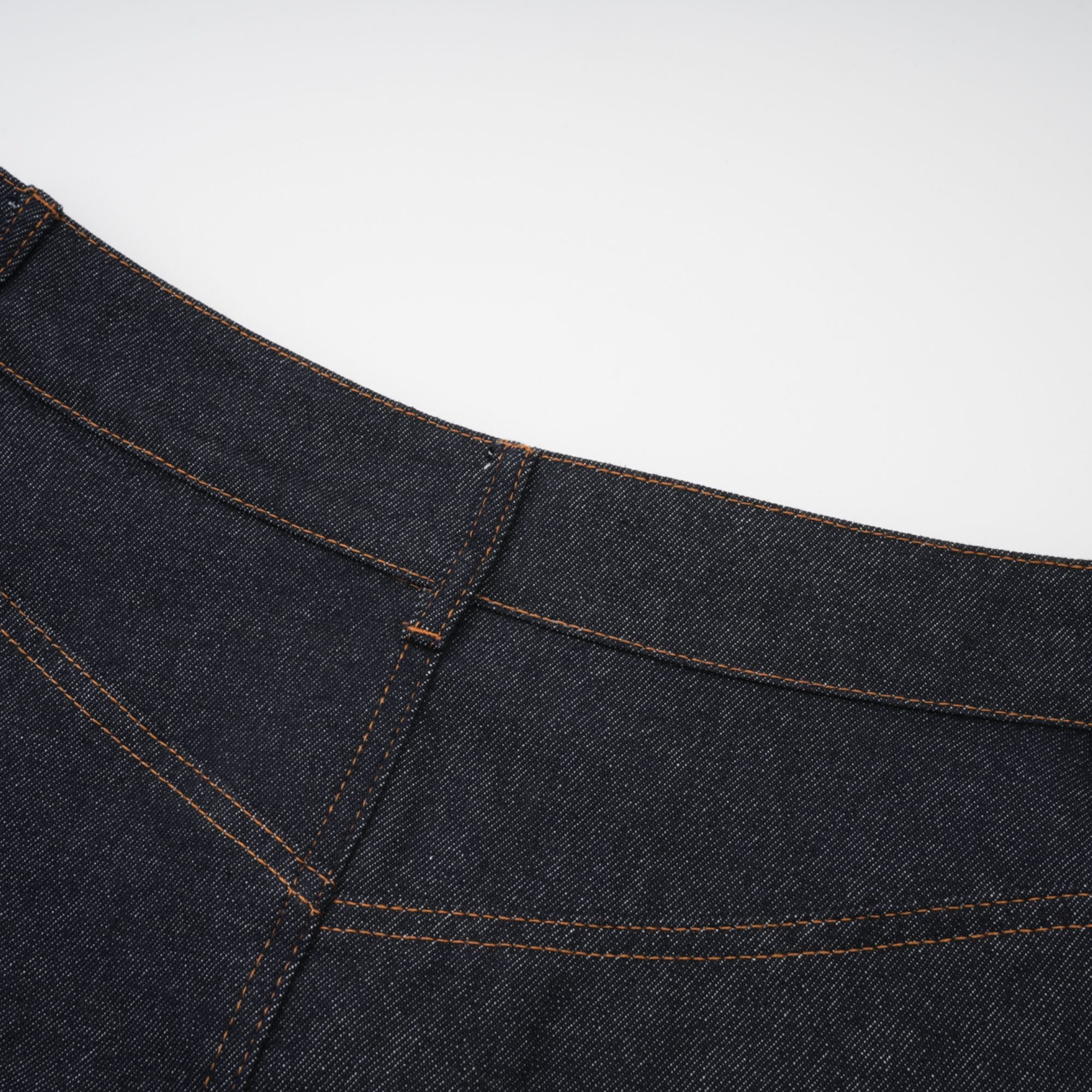 تنورة جينز قصيرة من فلورنسا باللون الأزرق النيلي مع كشكشة