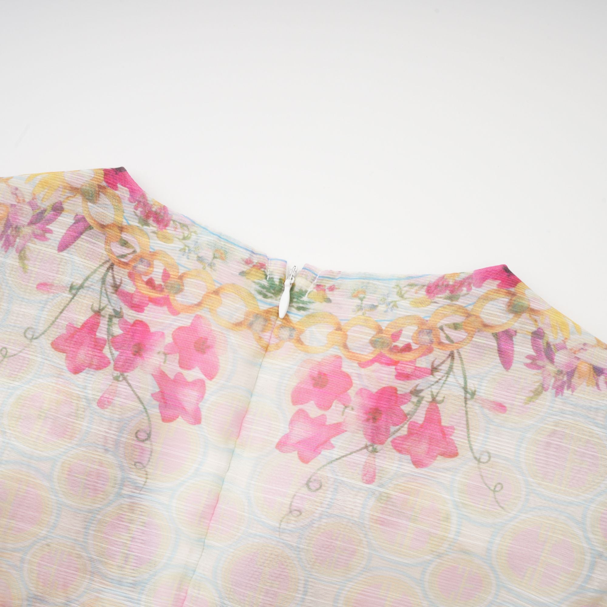 فستان قصير بطبعات الأزهار من Axelle