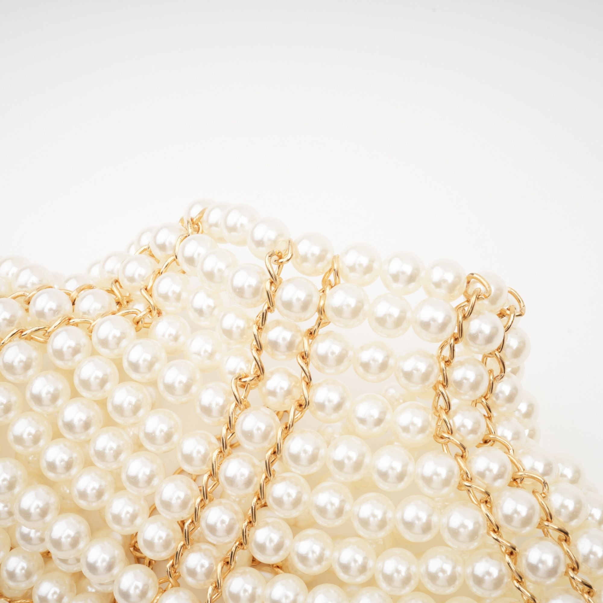 شال بولين من اللؤلؤ الصناعي