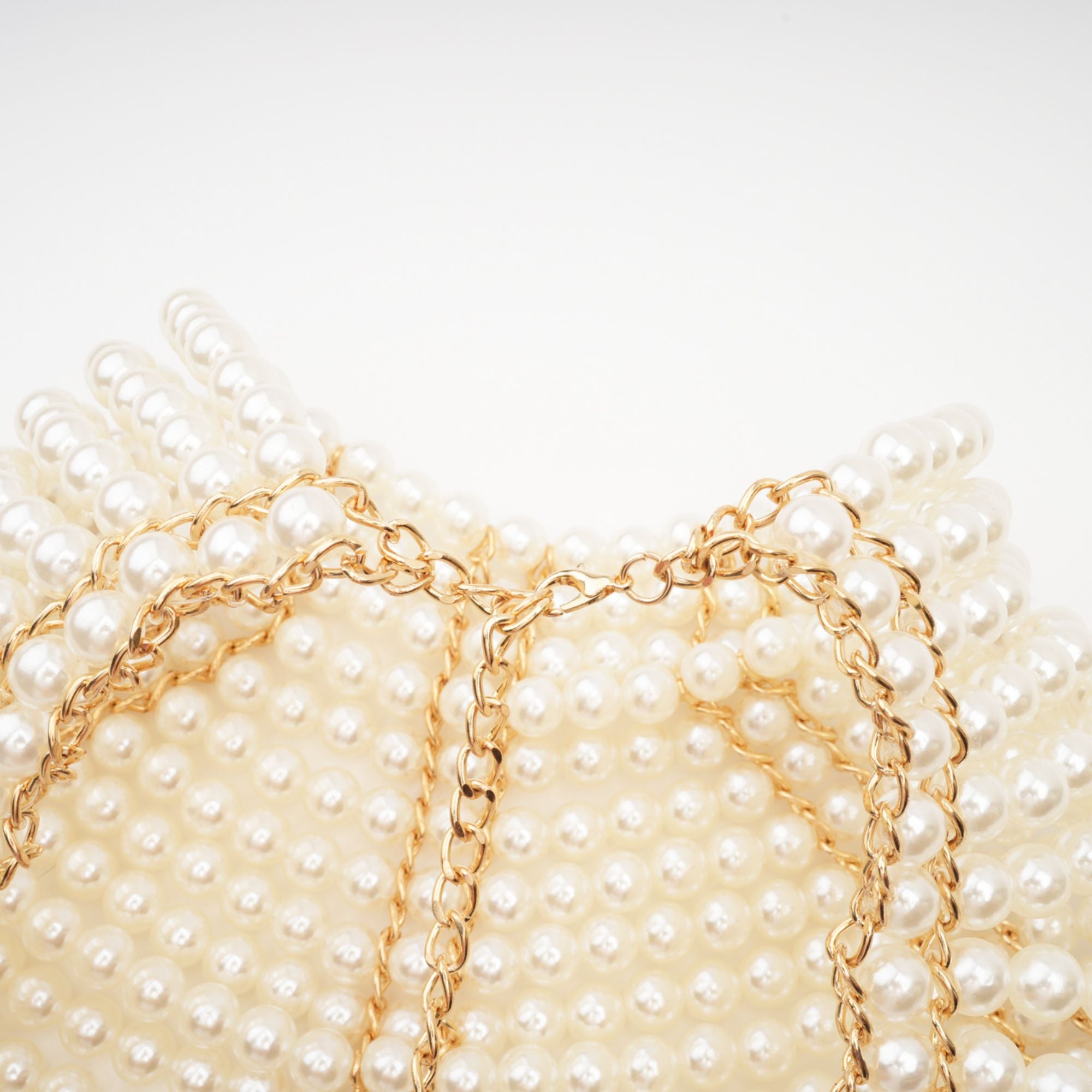 شال بولين من اللؤلؤ الصناعي