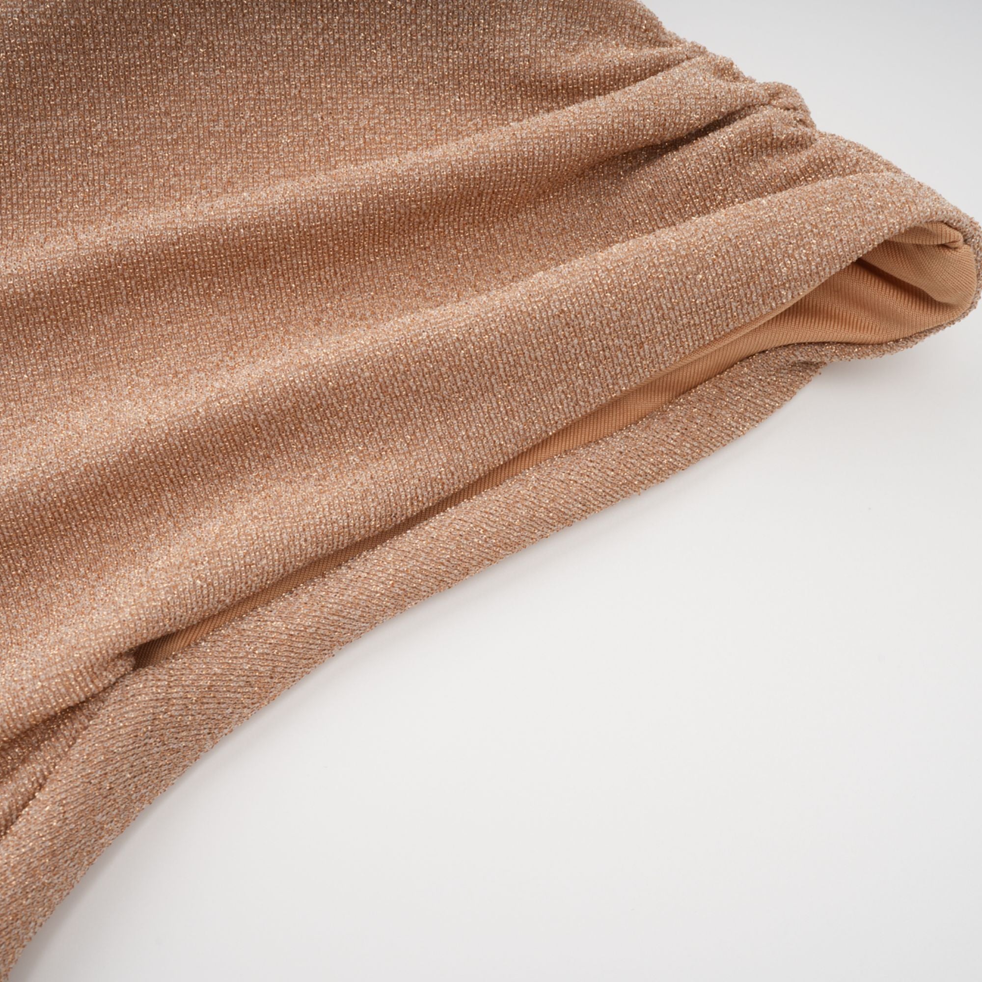 فستان روزالي ماكسي ذهبي غير متماثل مطوي