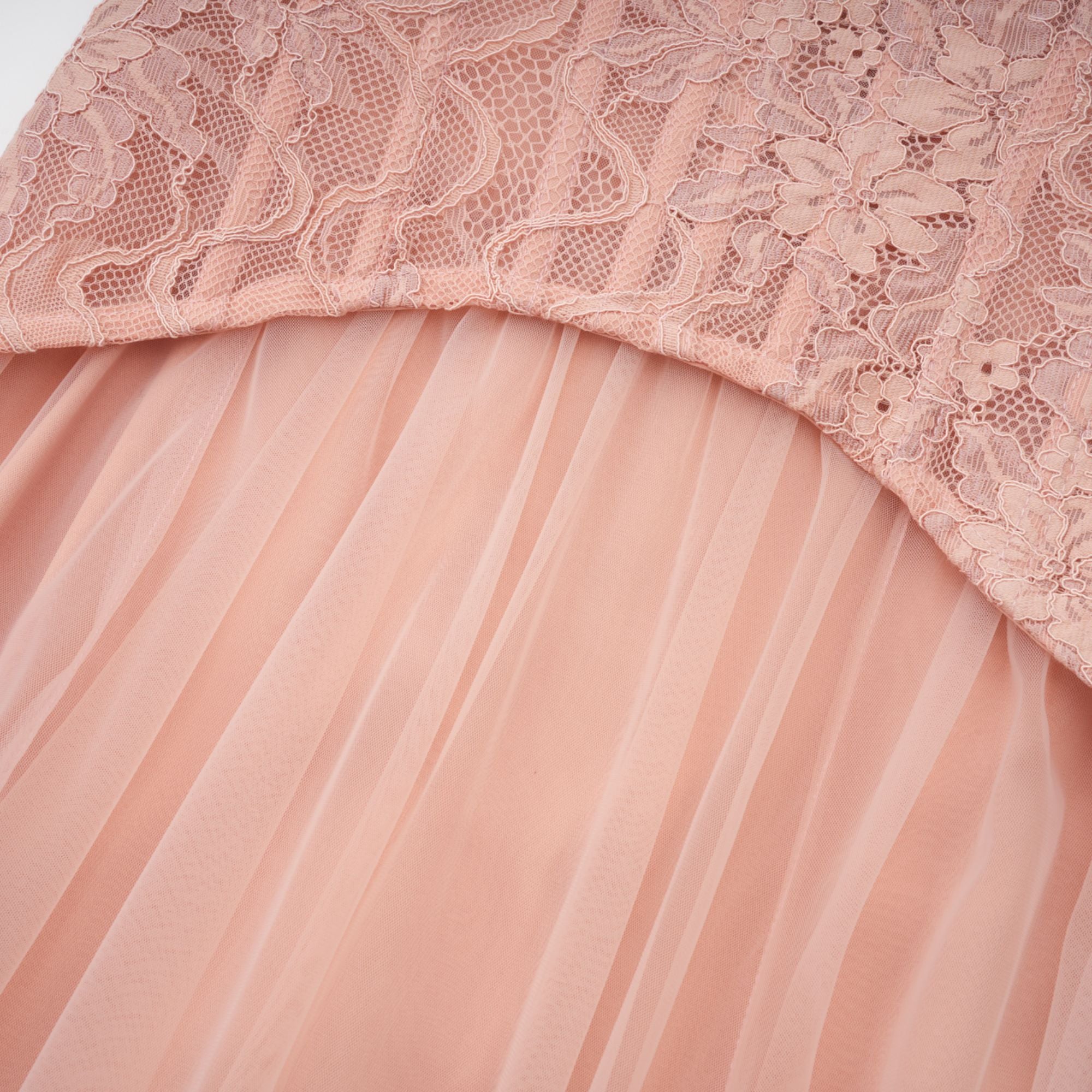 فستان ماكسي من التول والكورسيه من الدانتيل باللون الوردي من أولريك