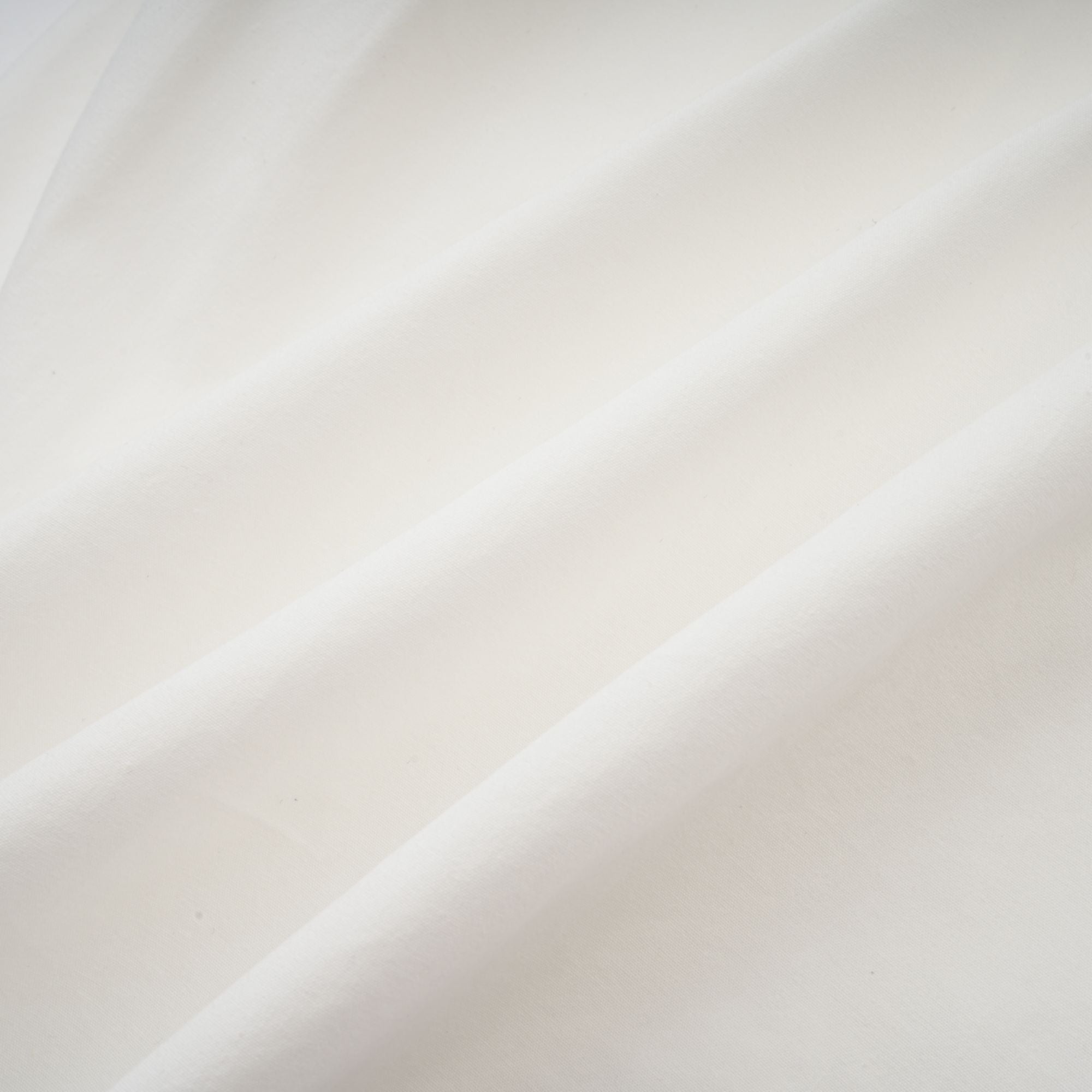 فستان جولي الأبيض القصير بدون أكمام ذو الرقبة المطوية