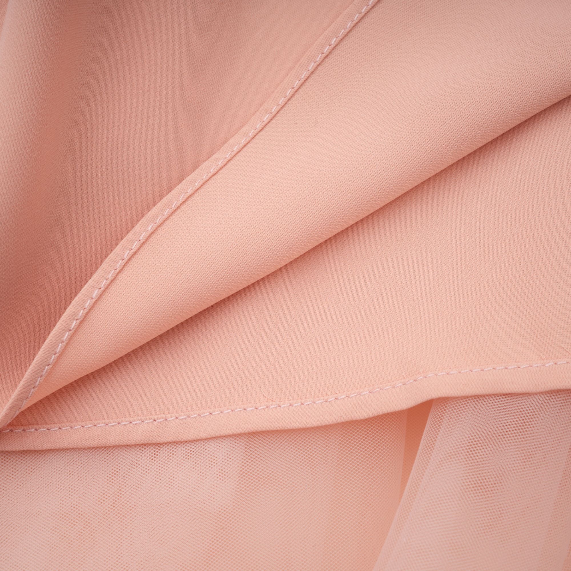 فستان ماكسي من التول والكورسيه من الدانتيل باللون الوردي من أولريك