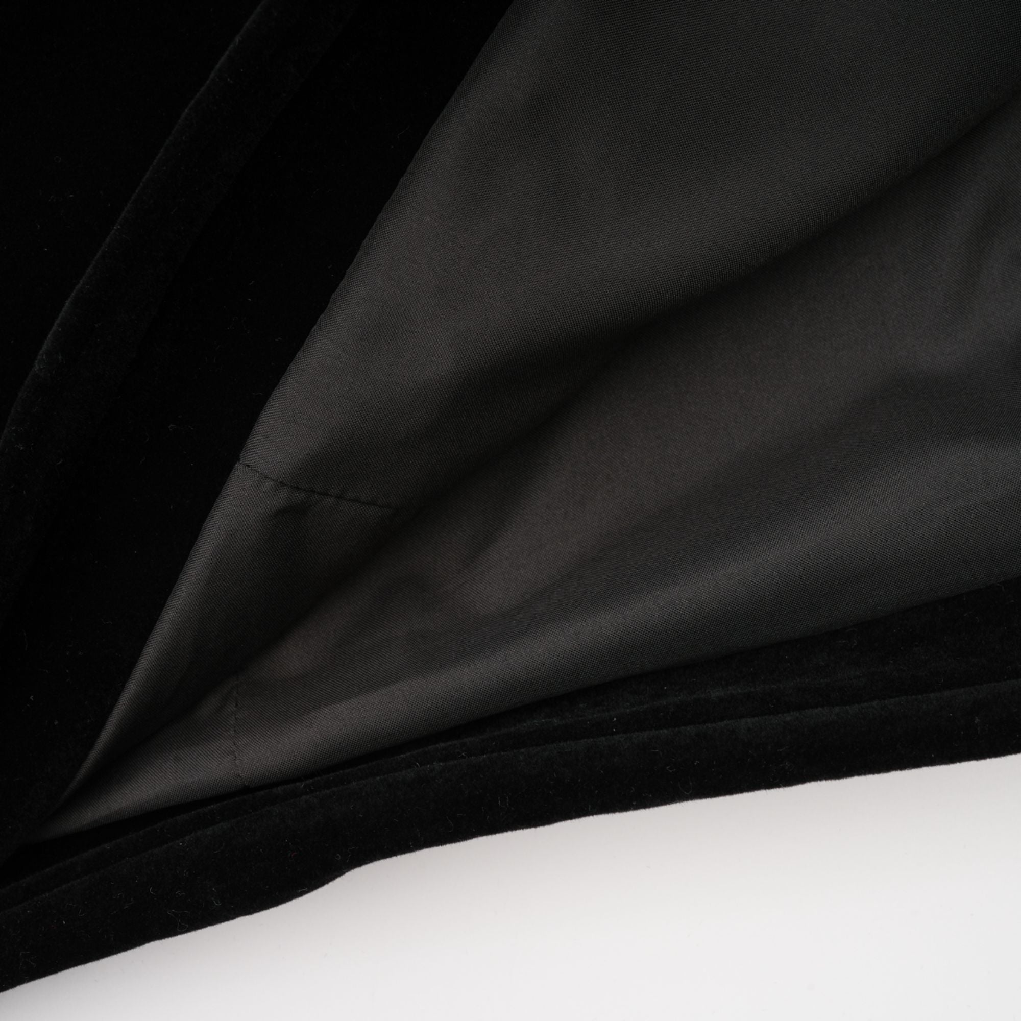 فستان ساندرين القصير من المخمل المزين بالكريستال