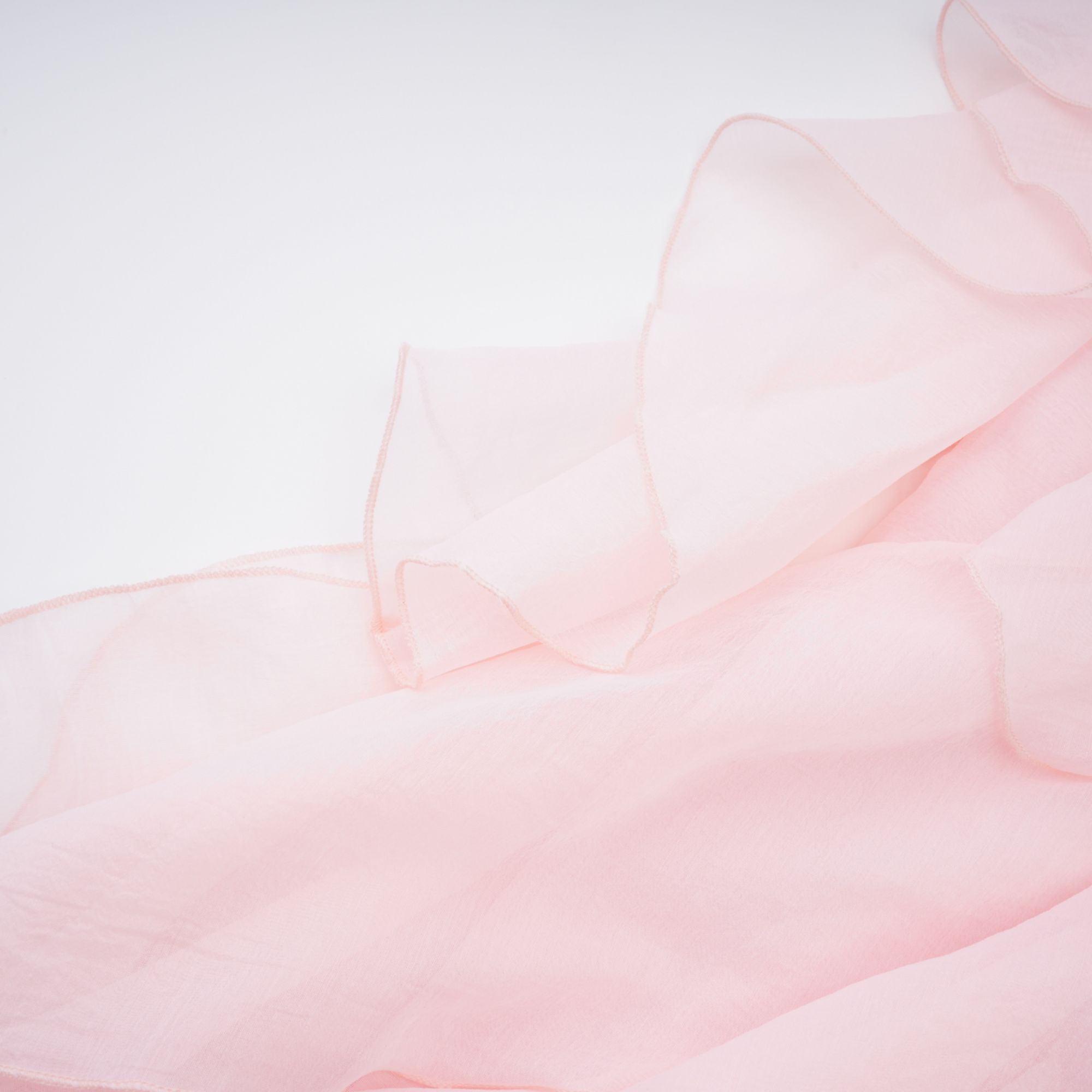 فستان لوسي الوردي القصير ذو الطبقات والمكشكش