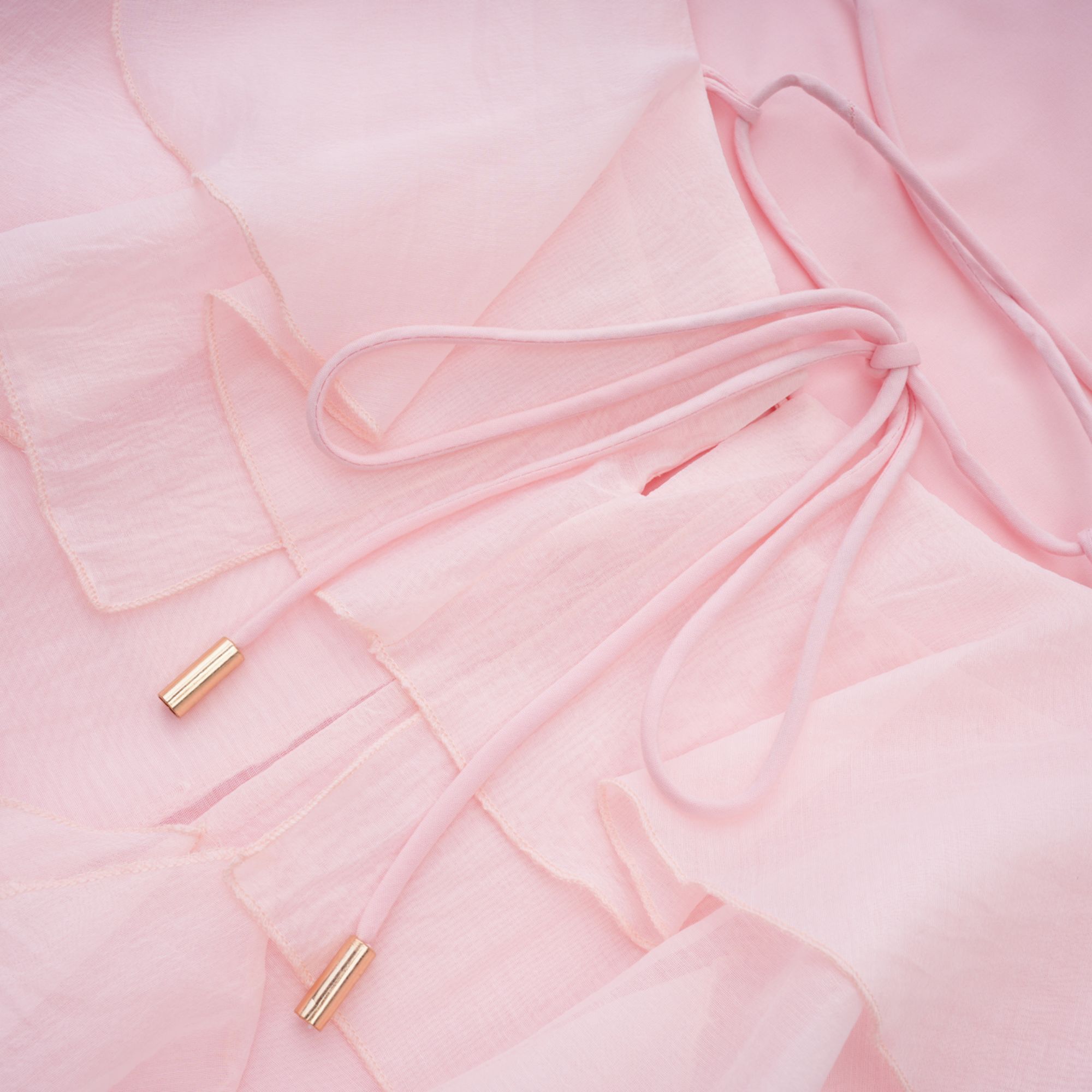 فستان لوسي الوردي القصير ذو الطبقات والمكشكش