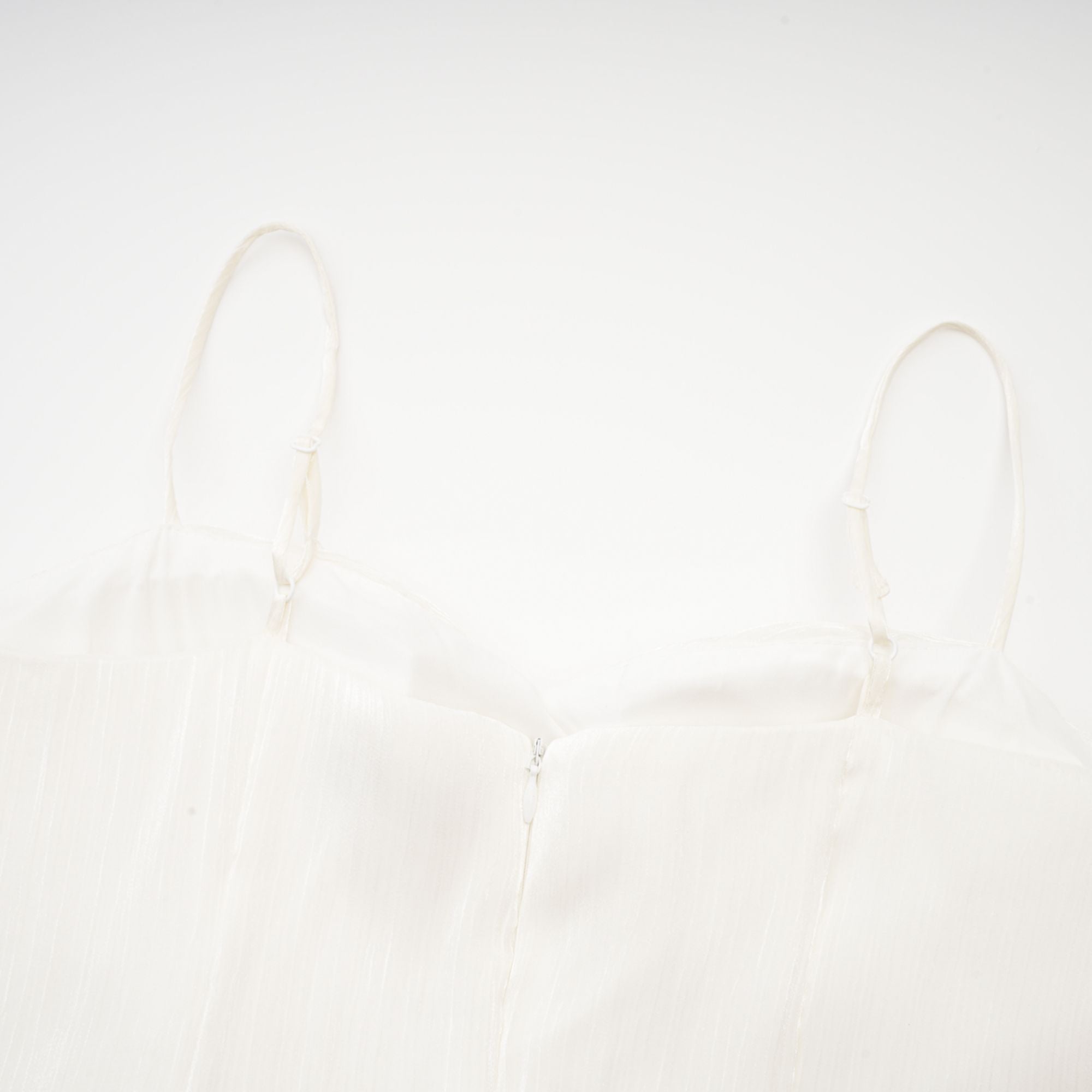 فستان ميدي متعدد الطبقات ذو حافة مكشكشة من Bérénice (بيع نهائي - الولايات المتحدة فقط)