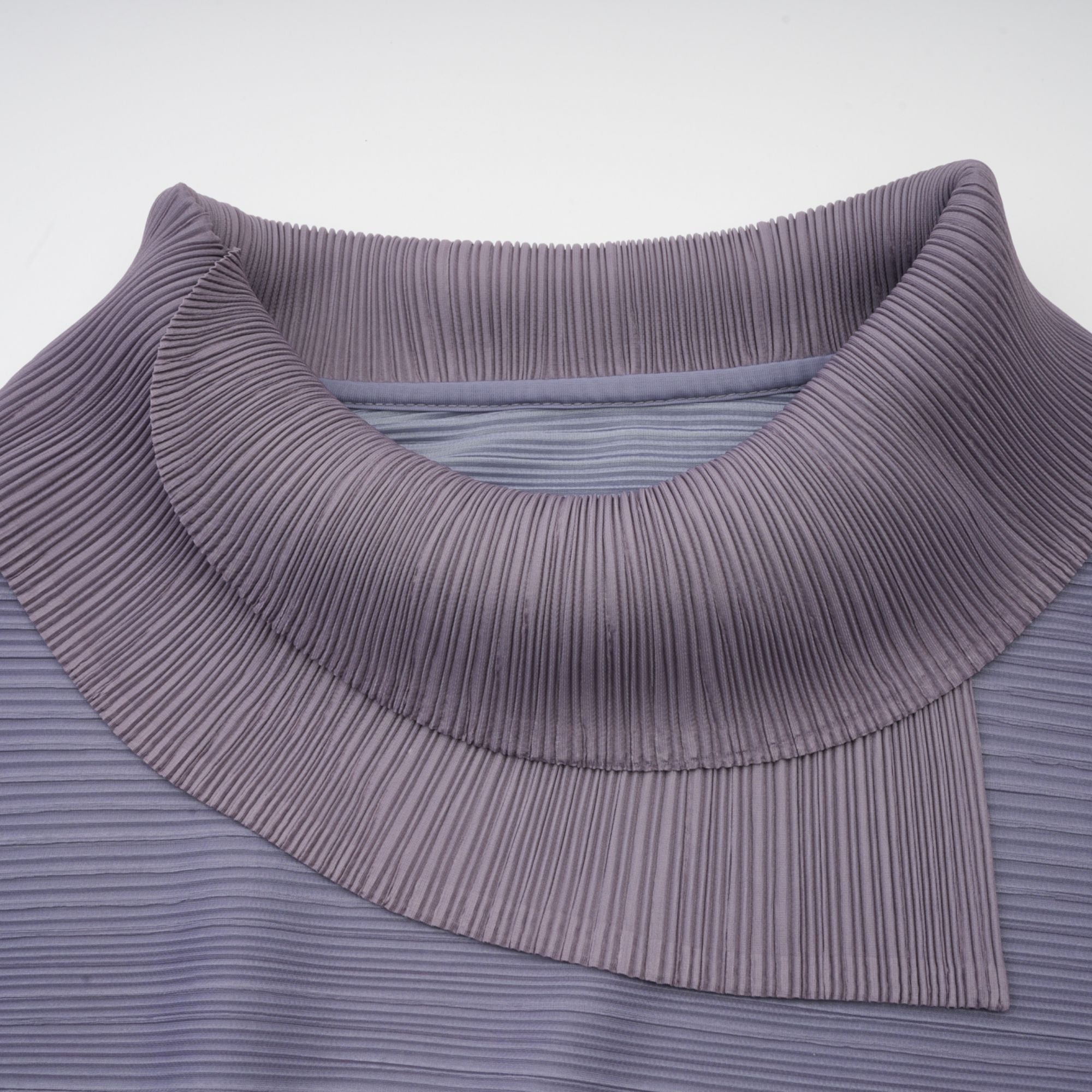 طقم بلوزة وبنطلون متناسقان من Agathe باللون الأرجواني المتدرج