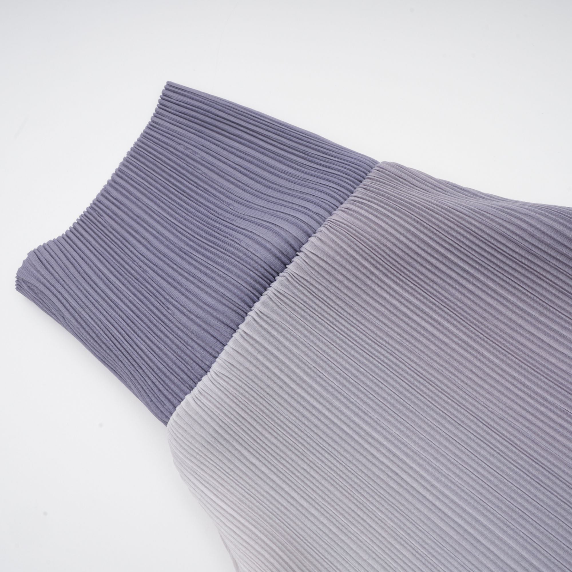 طقم بلوزة وبنطلون متناسقان من Agathe باللون الأرجواني المتدرج