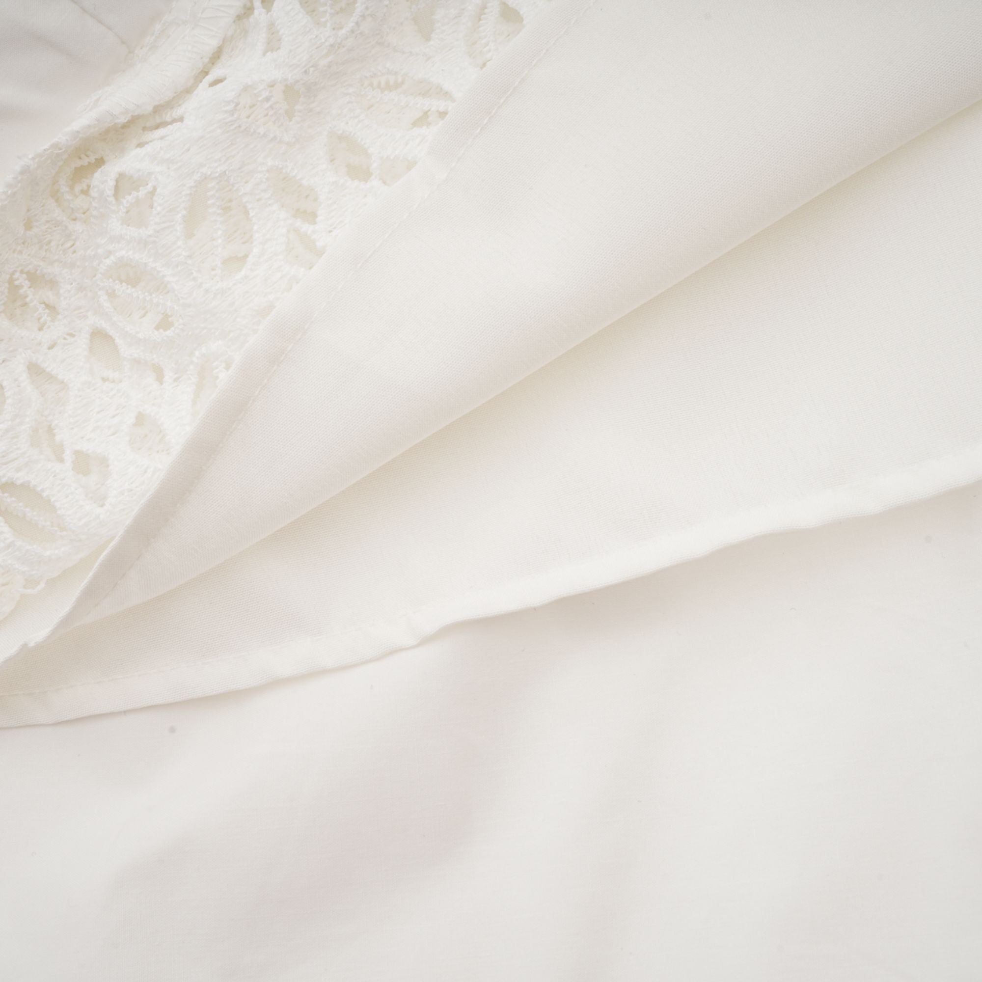 فستان كاتريونا متوسط الطول من القطن بفتحات وحزام