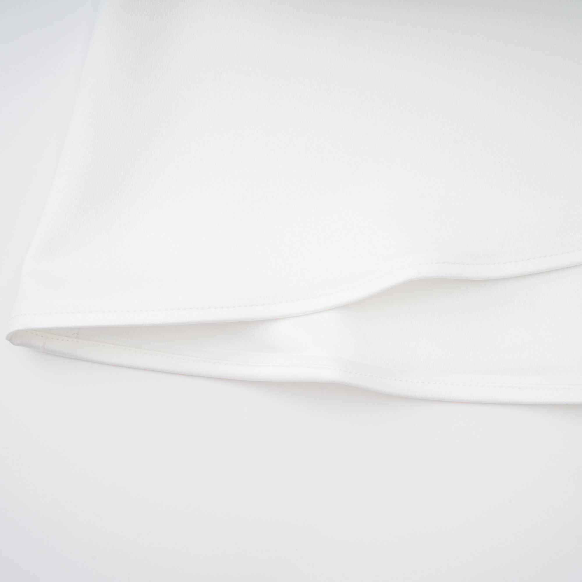 Camille – Weißes, auffälliges Maxikleid im Meerjungfrauen-Stil mit Schleife