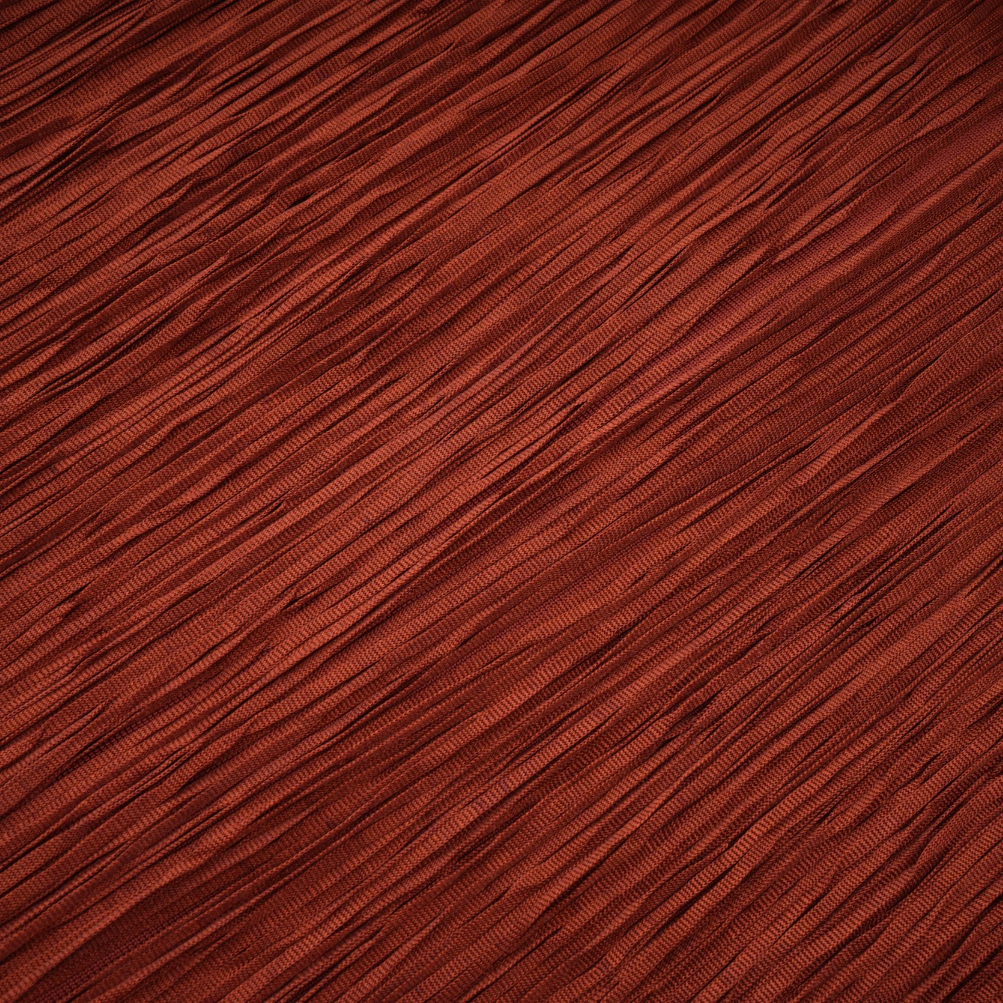 فستان ميليساند ماكسي أحمر صدئ بفتحة رقبة على شكل حرف V مع هامش