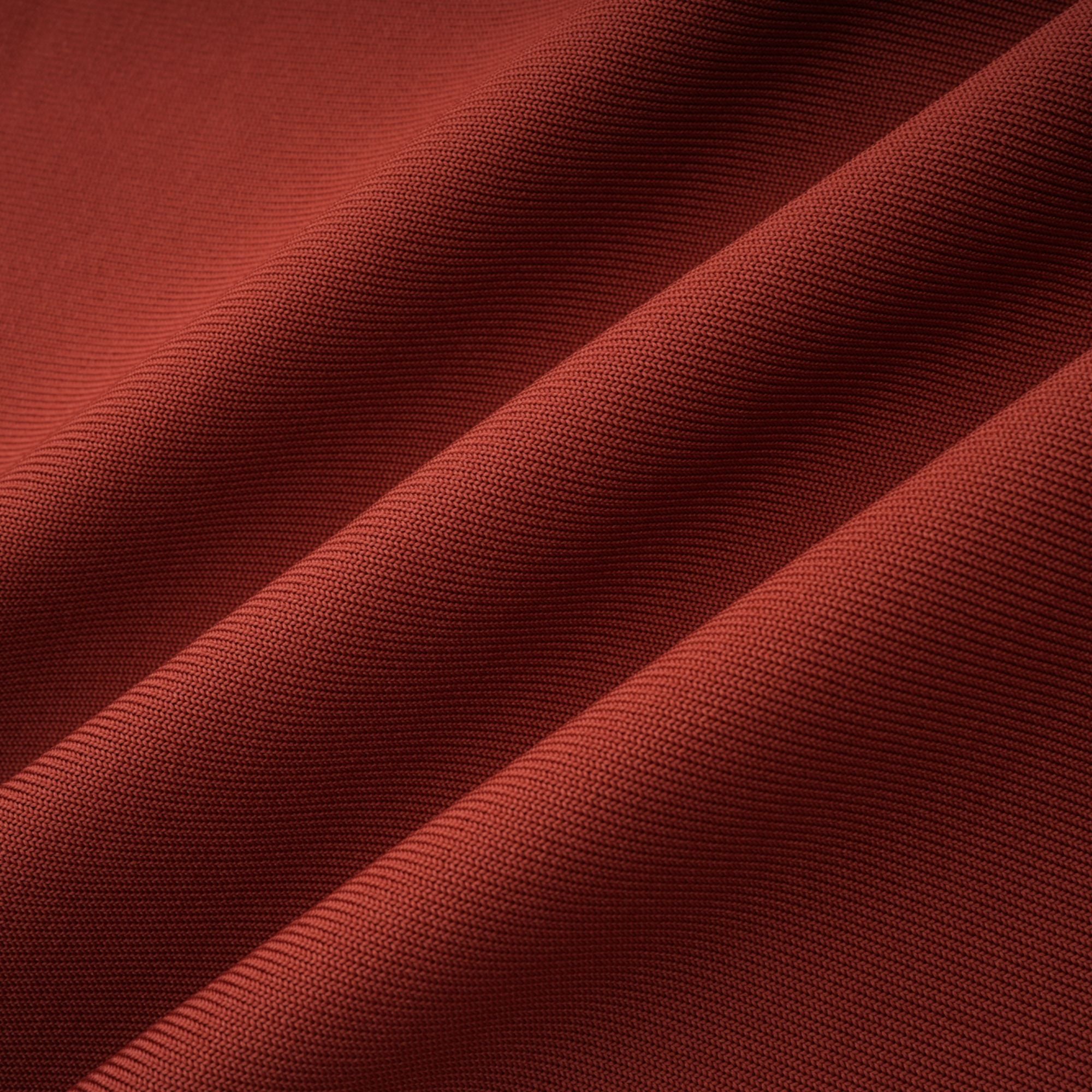 فستان ميليساند ماكسي أحمر صدئ بفتحة رقبة على شكل حرف V مع هامش