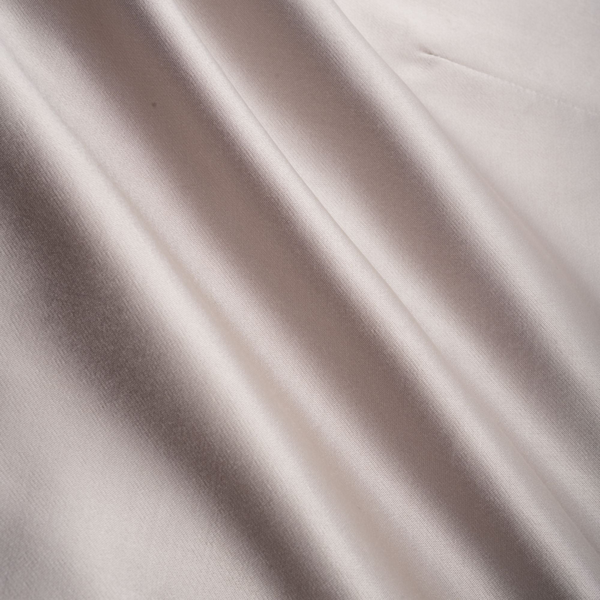 تنورة جولييت ذات طيات من الدانتيل المخطط