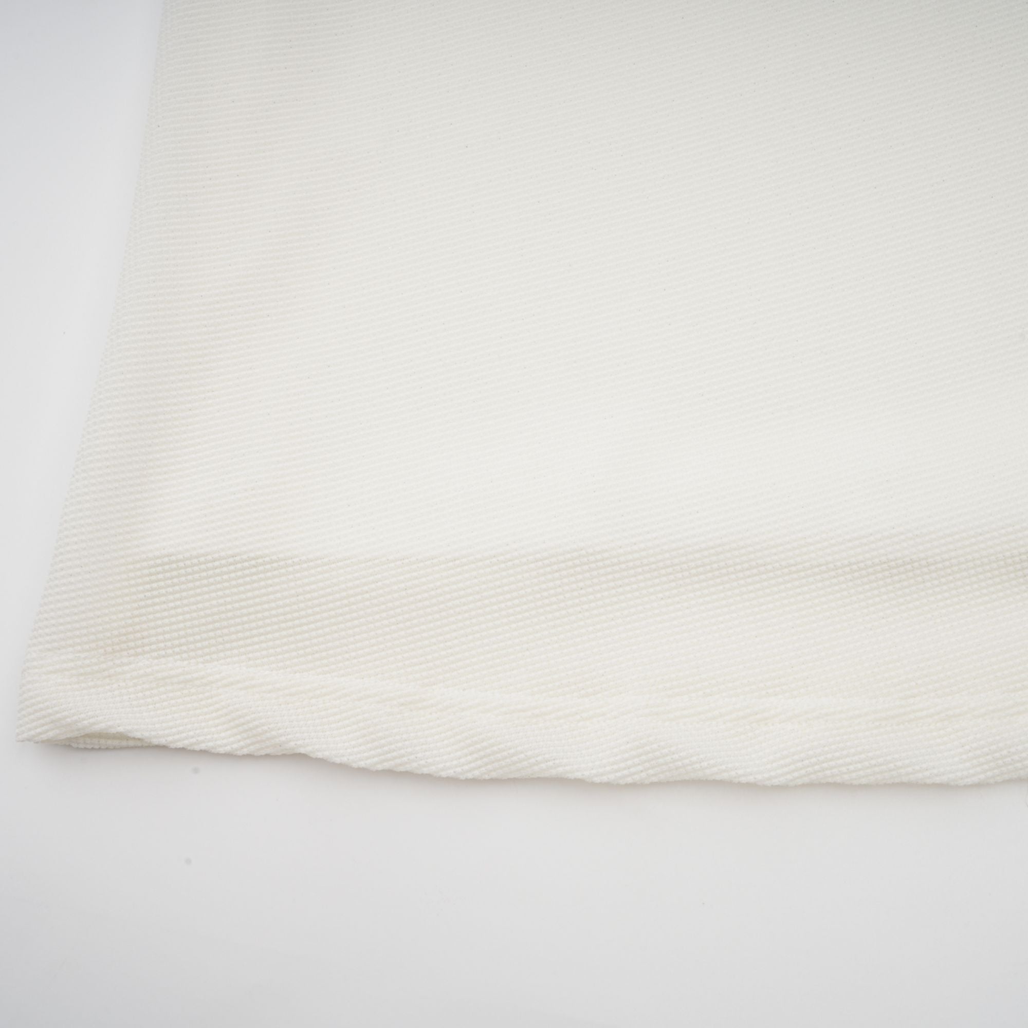 Wanda – Weißes Maxikleid aus Strick mit glitzernden Blumenapplikationen