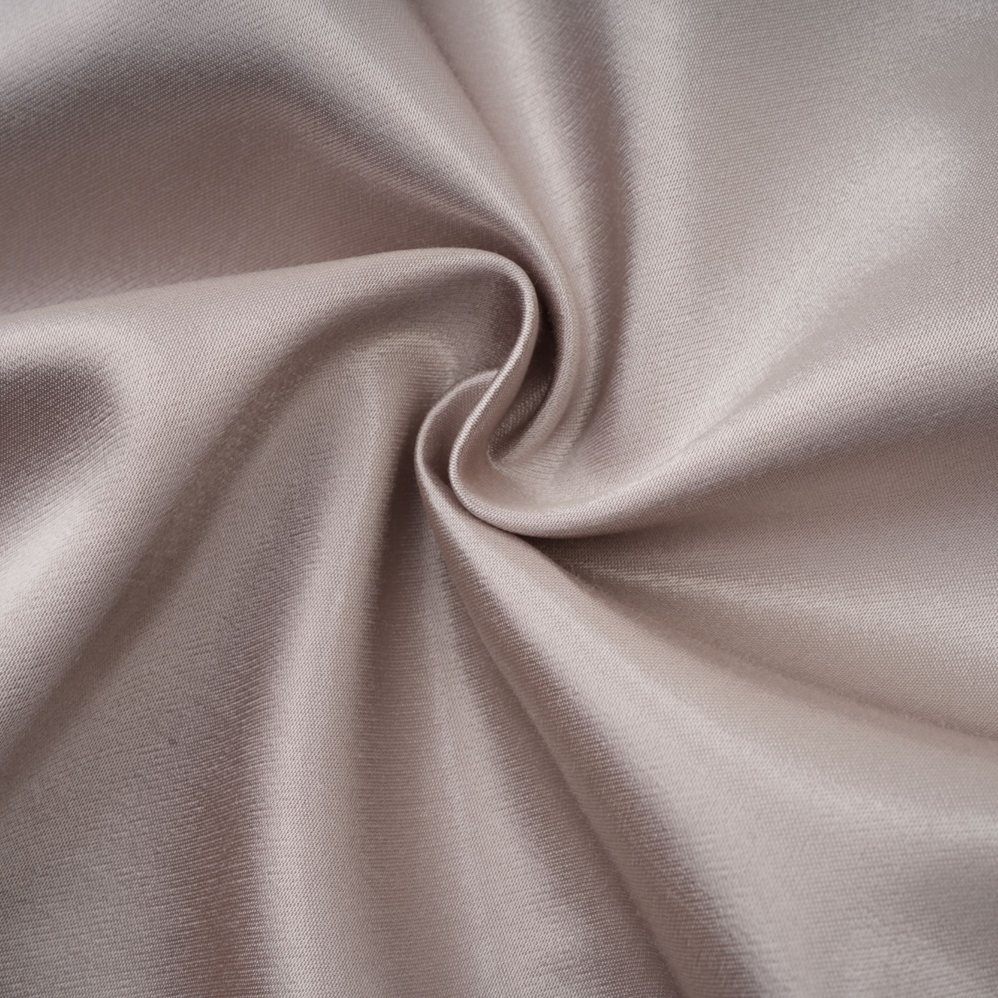 تنورة جولييت ذات طيات من الدانتيل المخطط