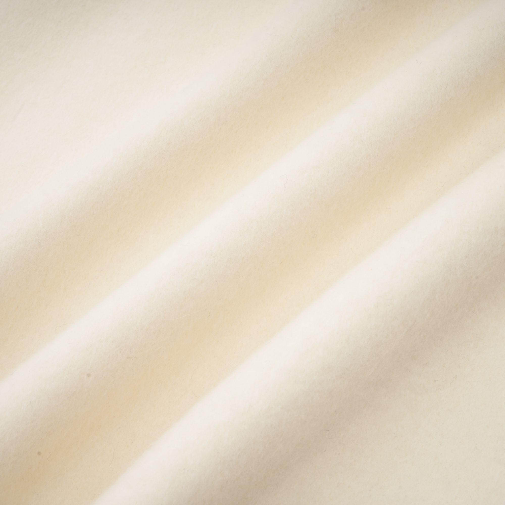 معطف من الصوف الأبيض من تصميم فريديريك