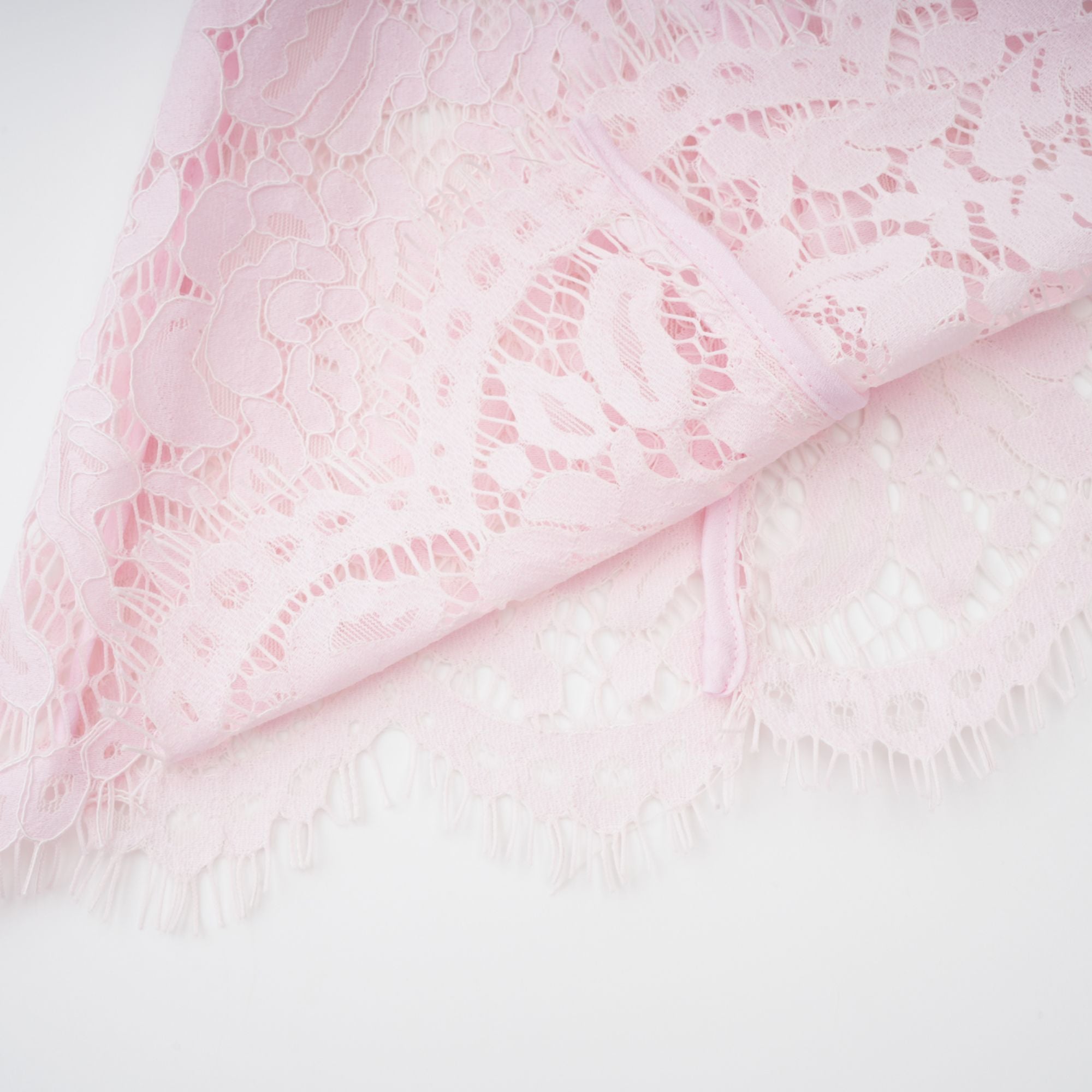 Sabine – Rosafarbenes Meerjungfrau-Midikleid mit Blumenspitze