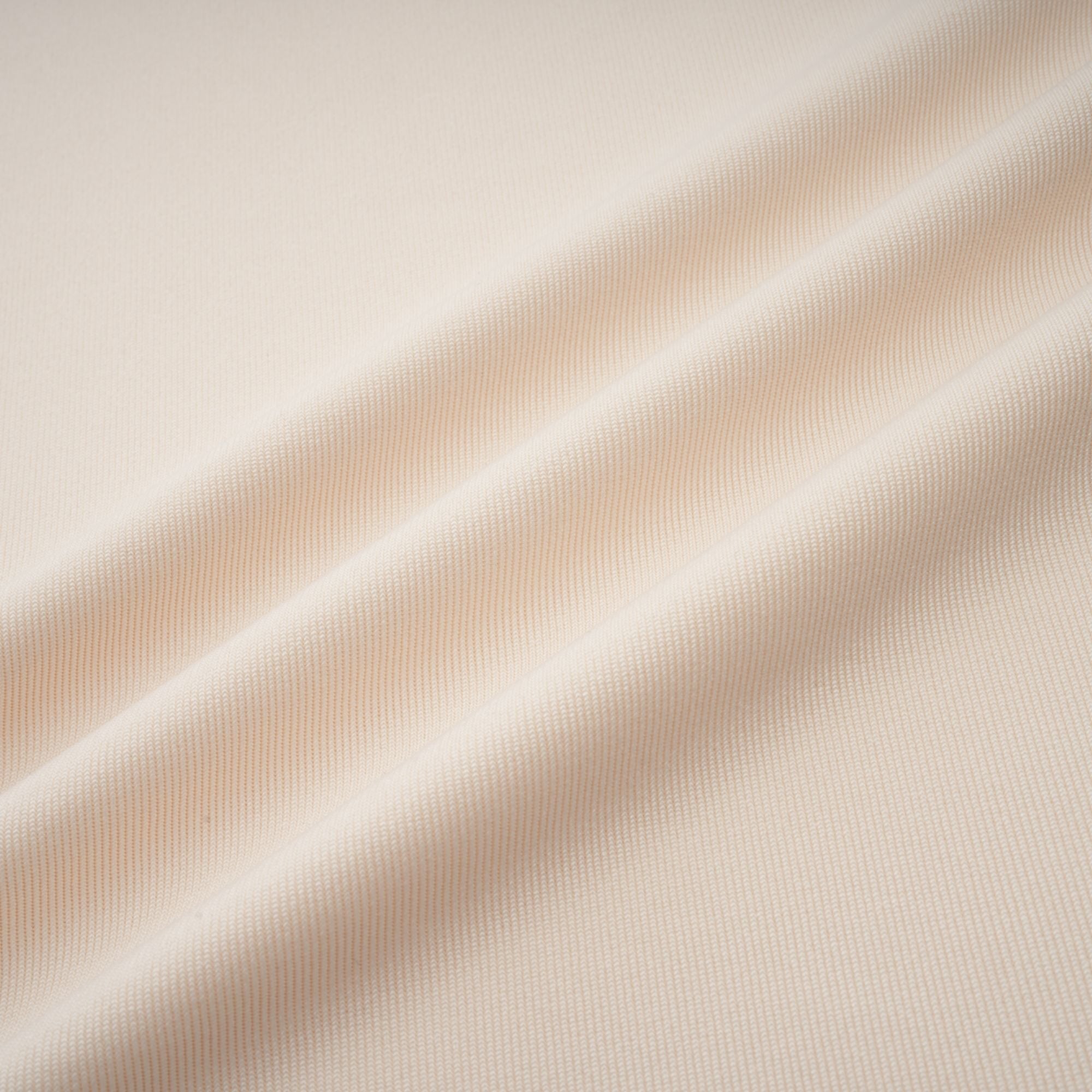 Géraldine – Weißes, drapiertes Maxikleid mit tiefem V-Ausschnitt