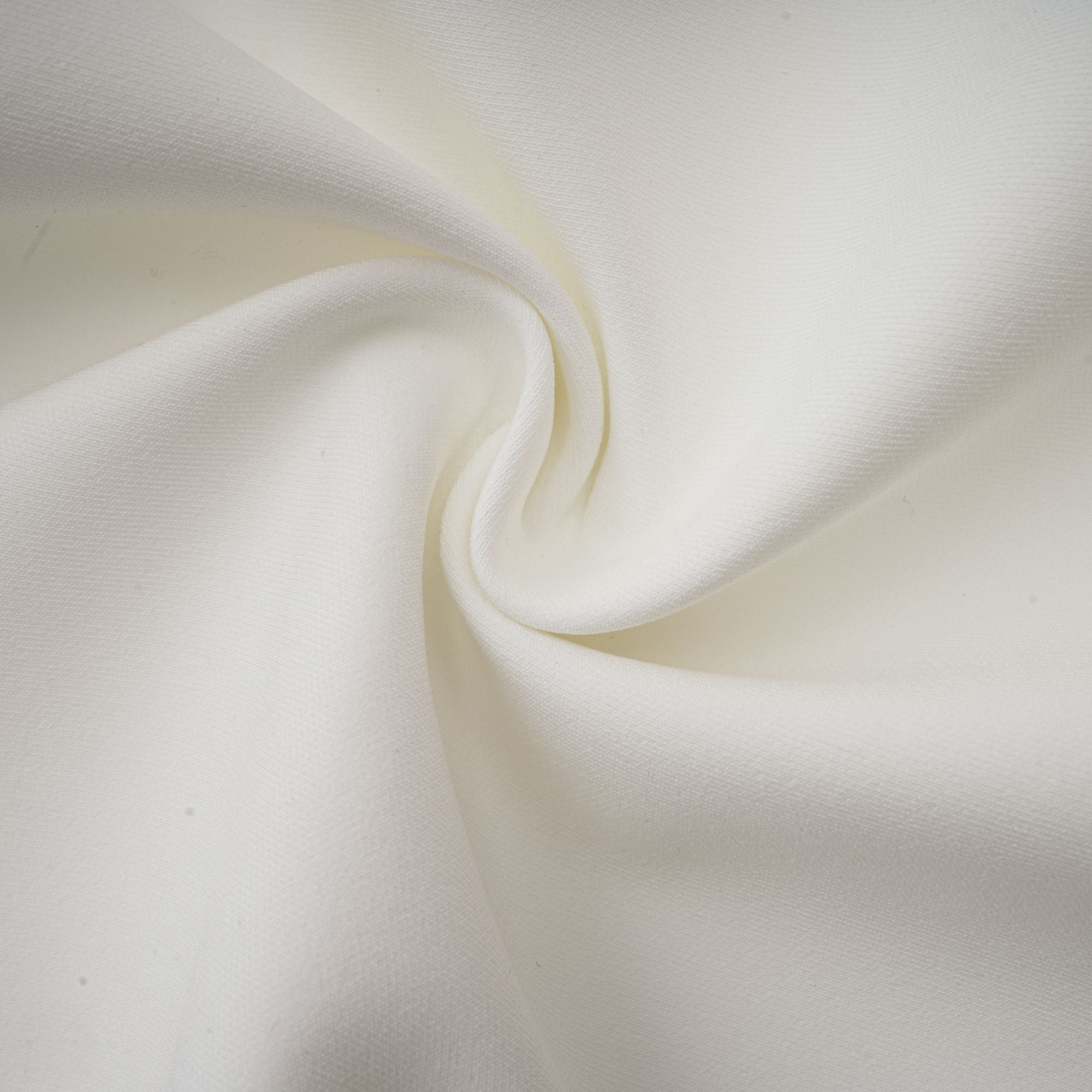 فستان إليز ذو حافة مطوية مع سترة باللون الأبيض