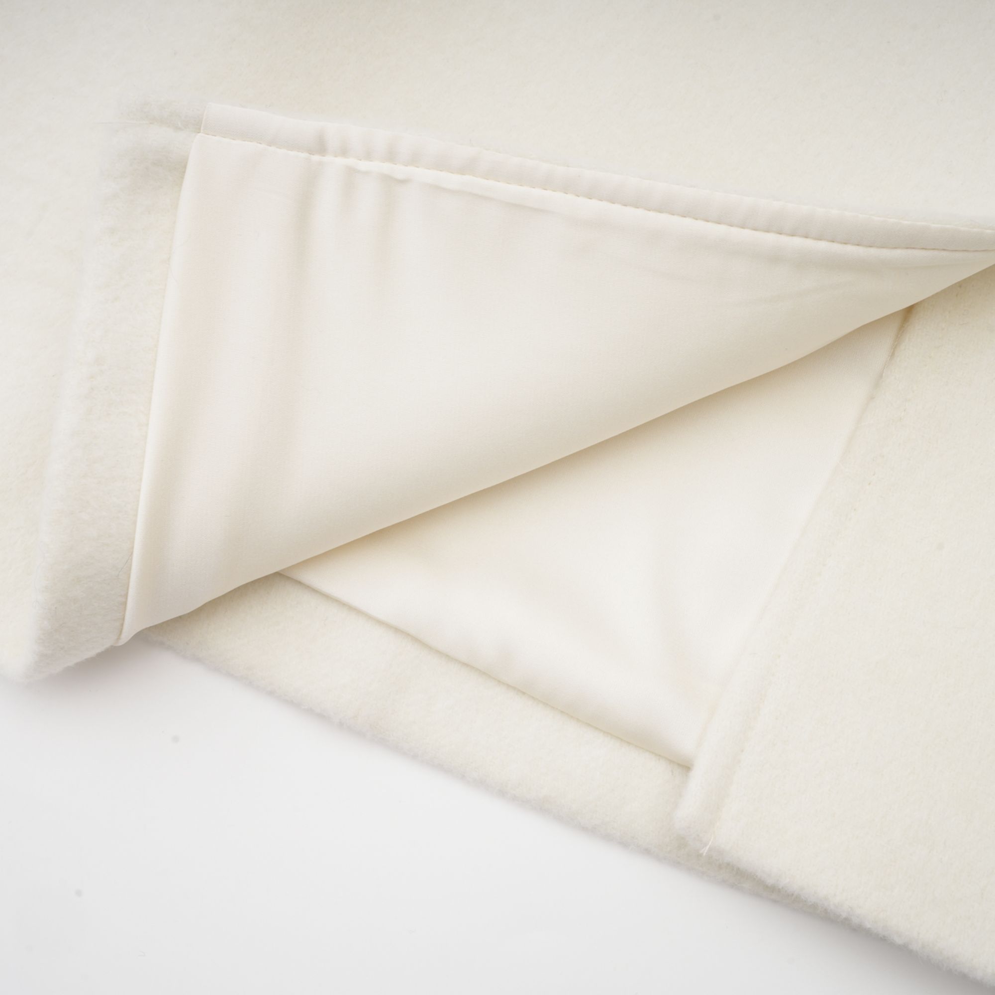 سترة بتصميم كيب من تصميم Éléonore