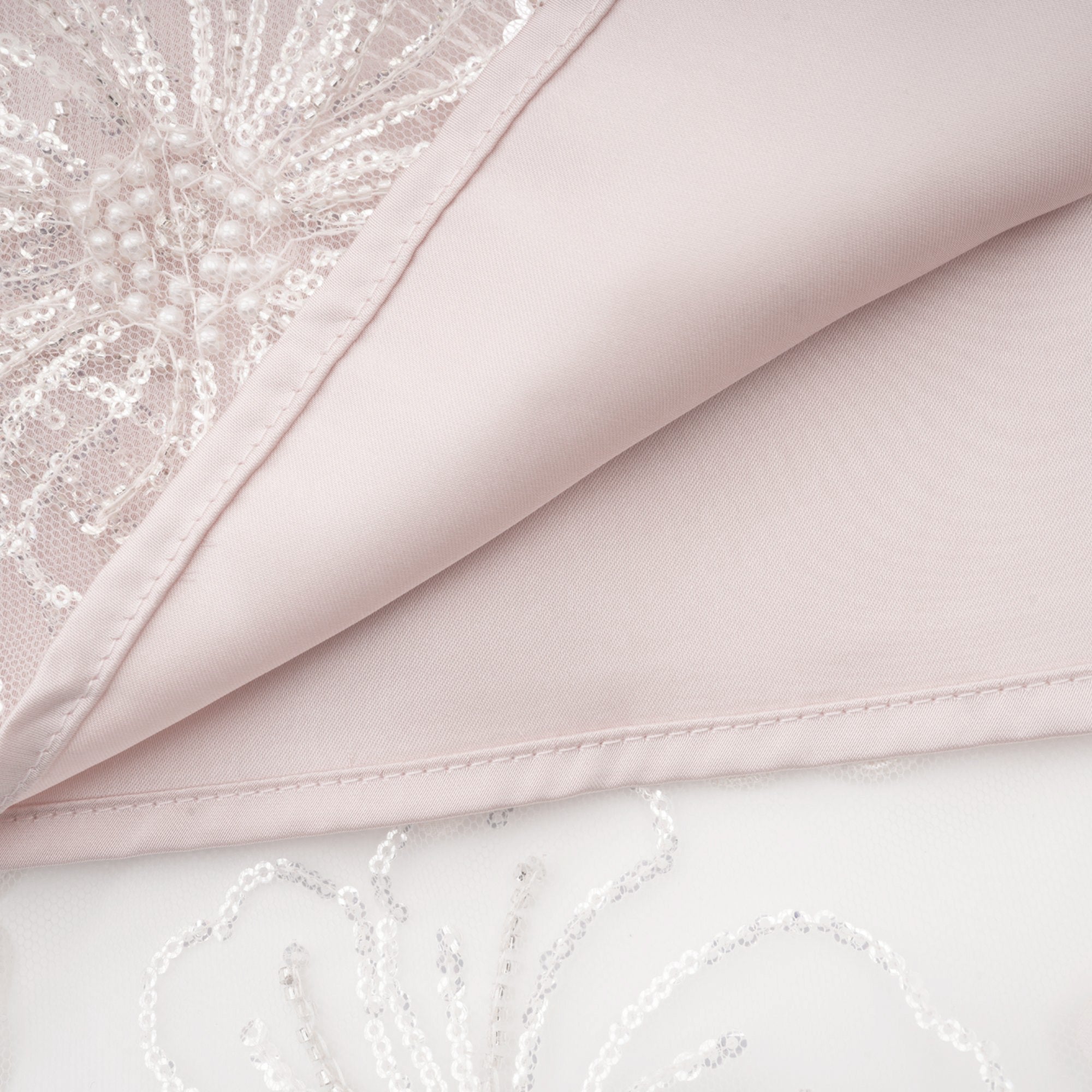 فستان فاليري القصير المزين بالكريستال