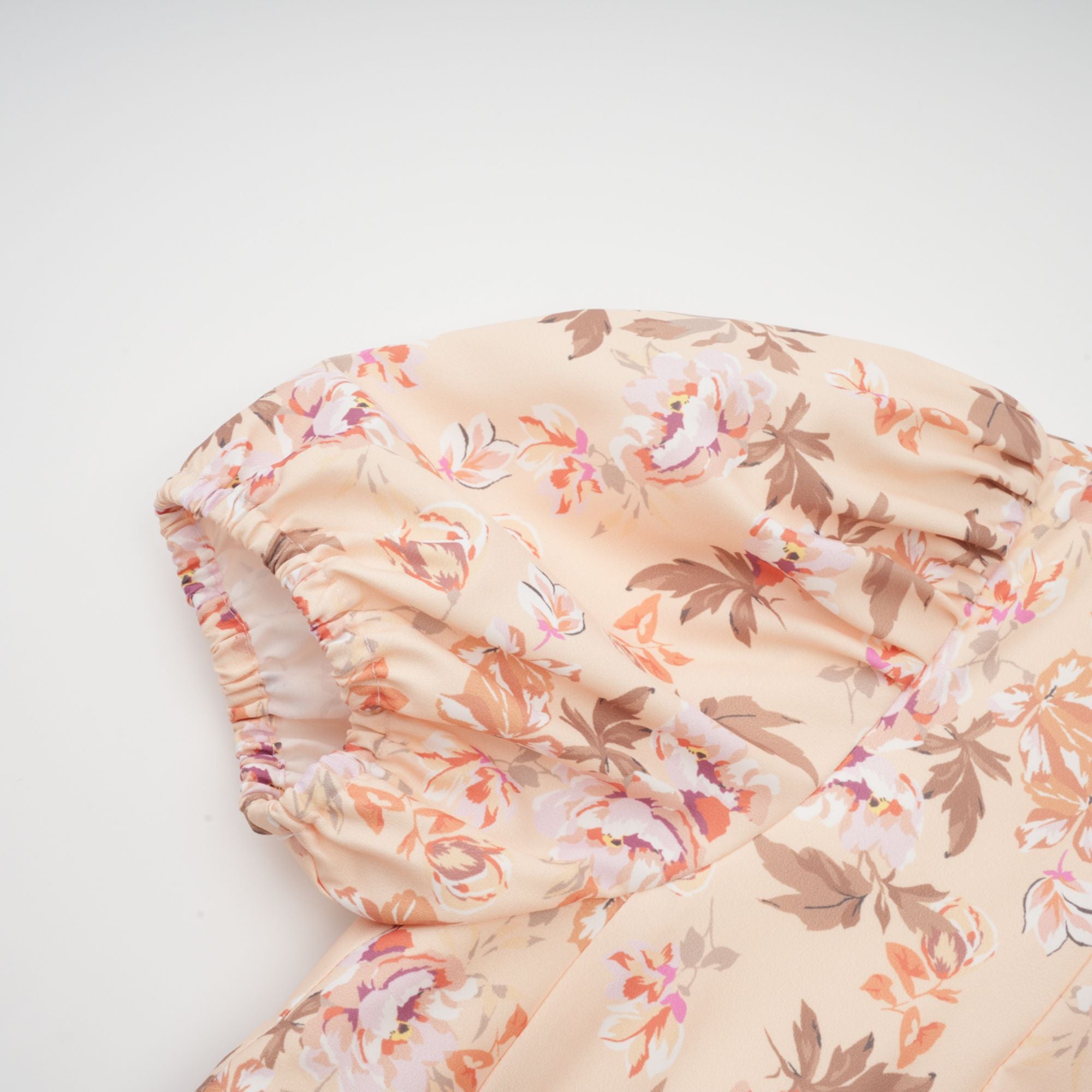 فستان أليزيه قصير مطوي بطبعة زهور صفراء