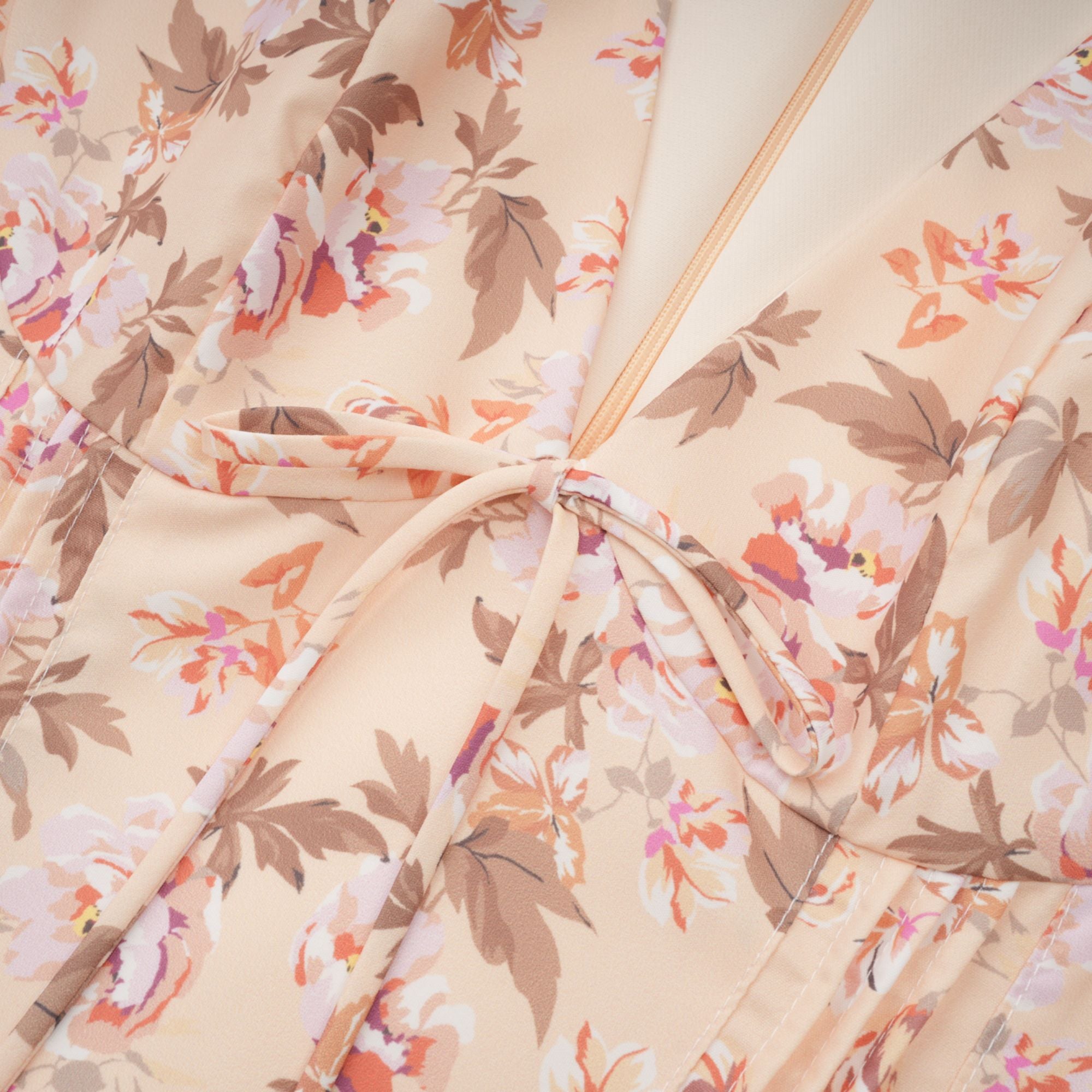 فستان أليزيه قصير مطوي بطبعة زهور صفراء