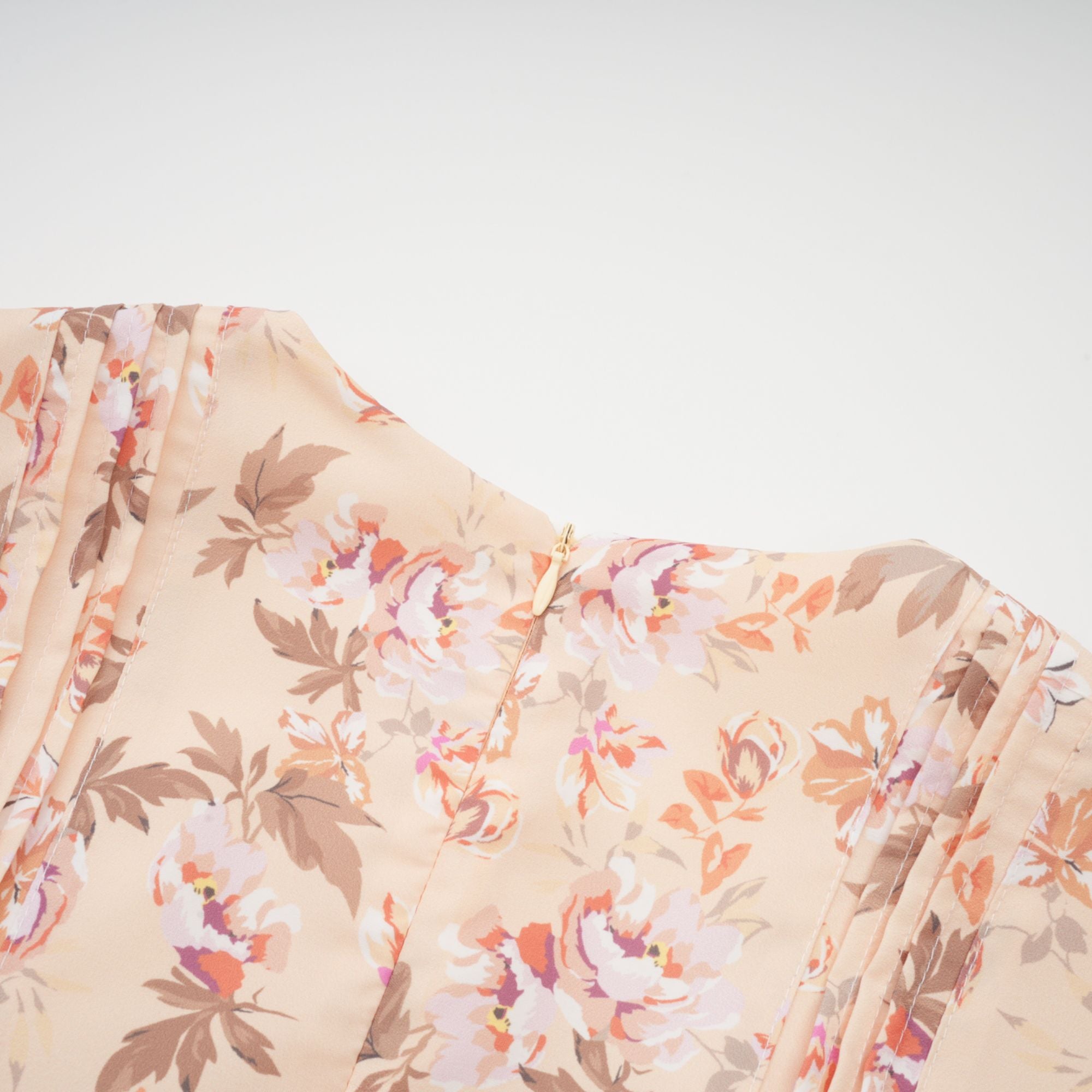 فستان أليزيه قصير مطوي بطبعة زهور صفراء