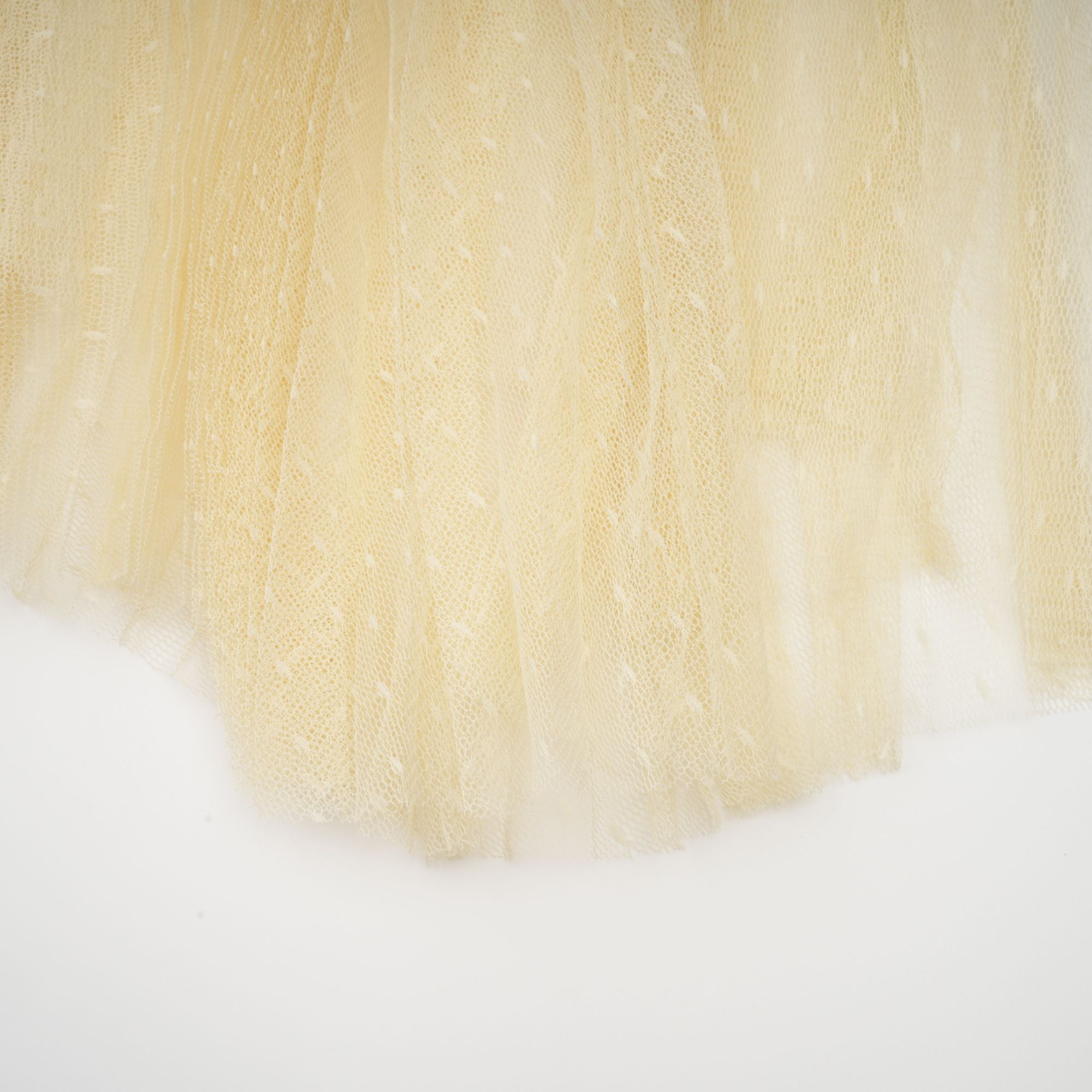 Céleste – Midikleid aus Tüll mit floraler Spitzeneinlage in Neutraltönen