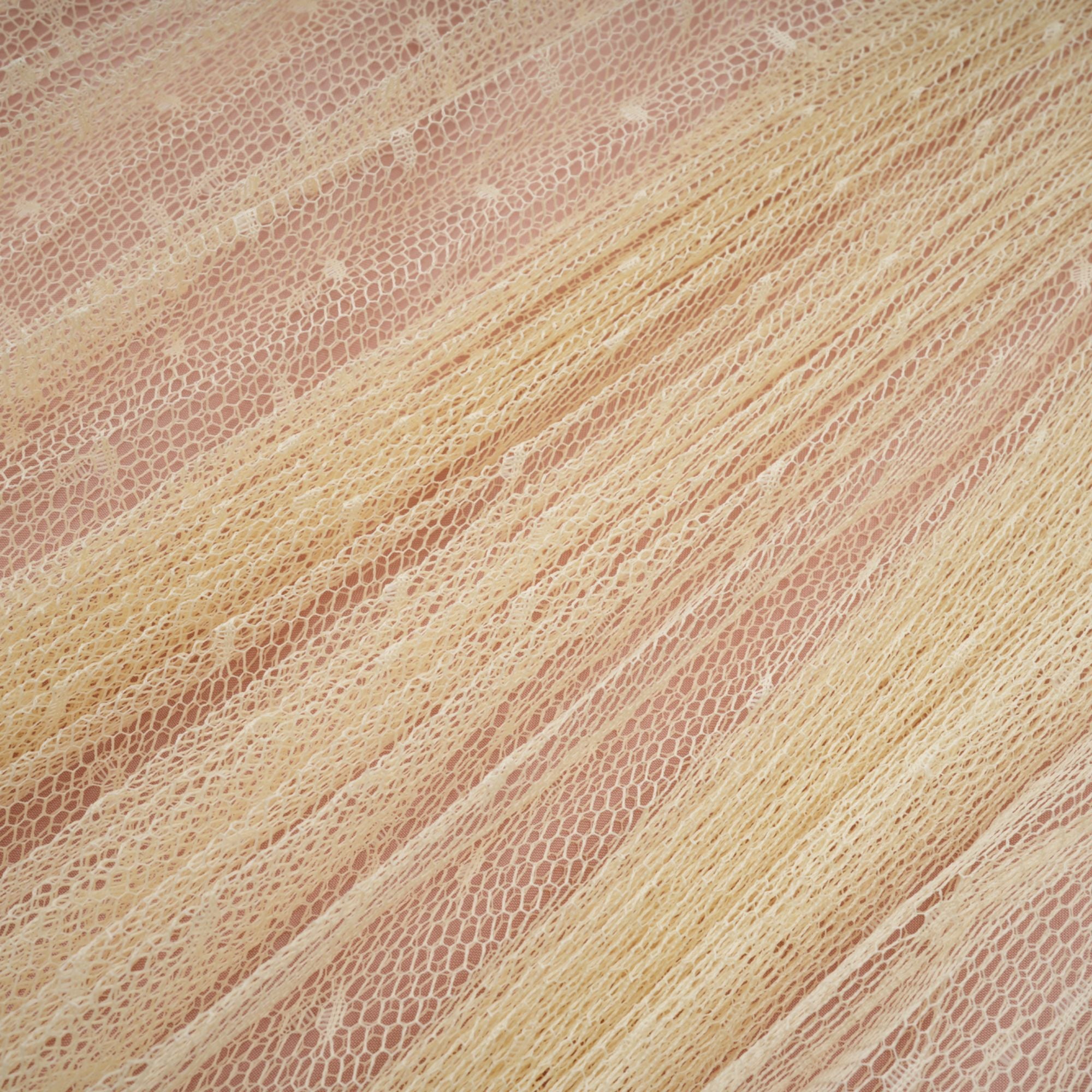 Céleste – Midikleid aus Tüll mit floraler Spitzeneinlage in Neutraltönen