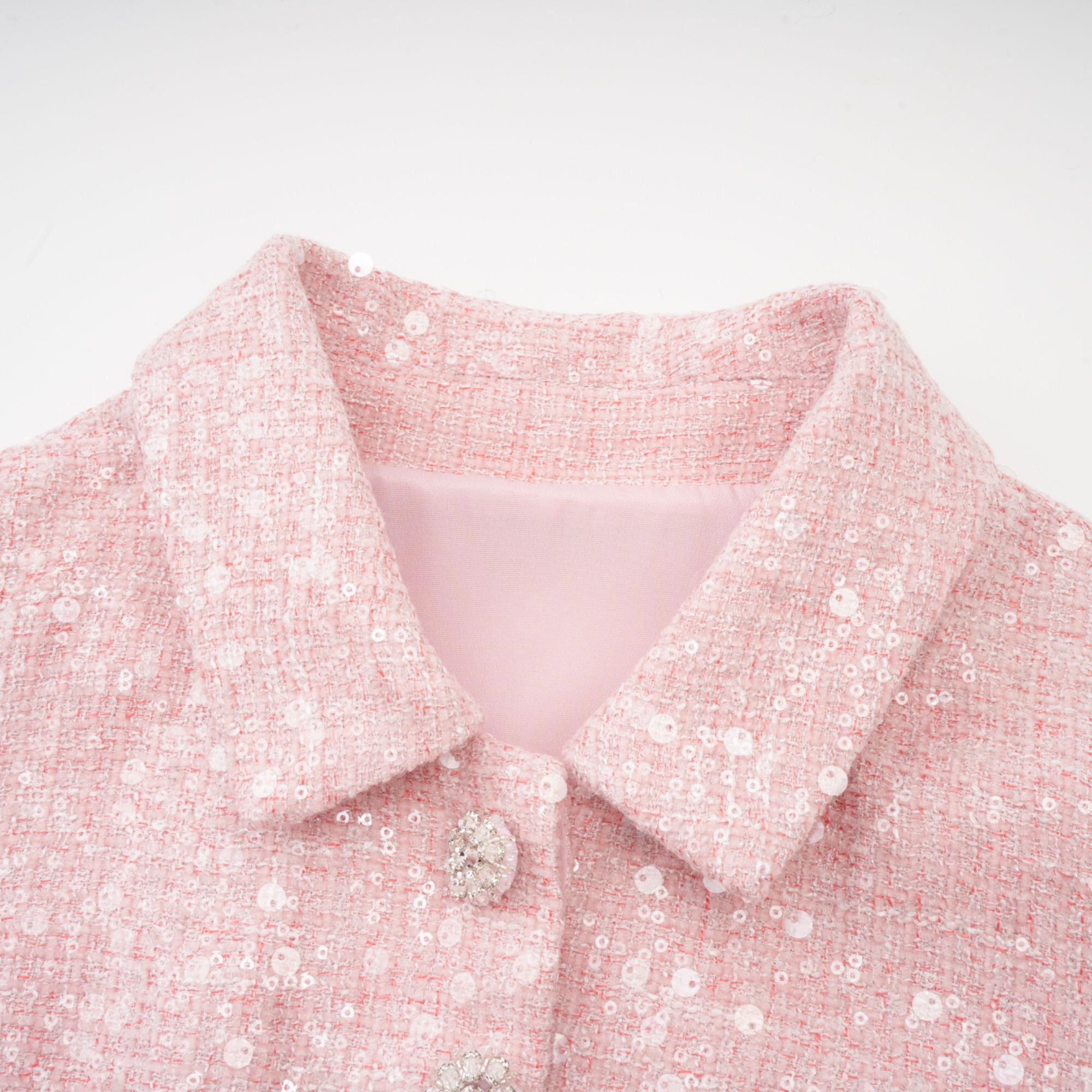 فستان إيليز الوردي المزين بثنيات قصير