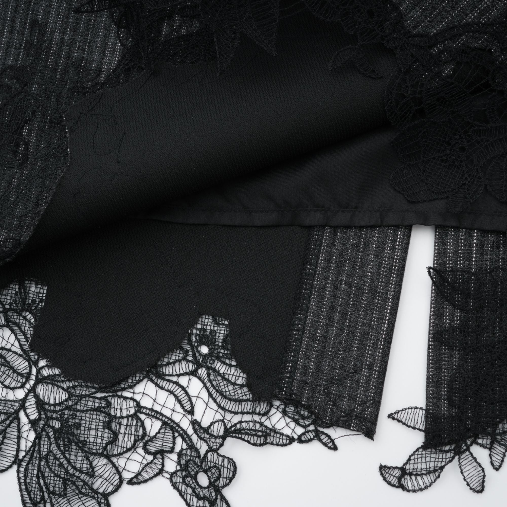 Sidonie – Graues Blazer- und Rockset mit Blumenapplikation und Streifen