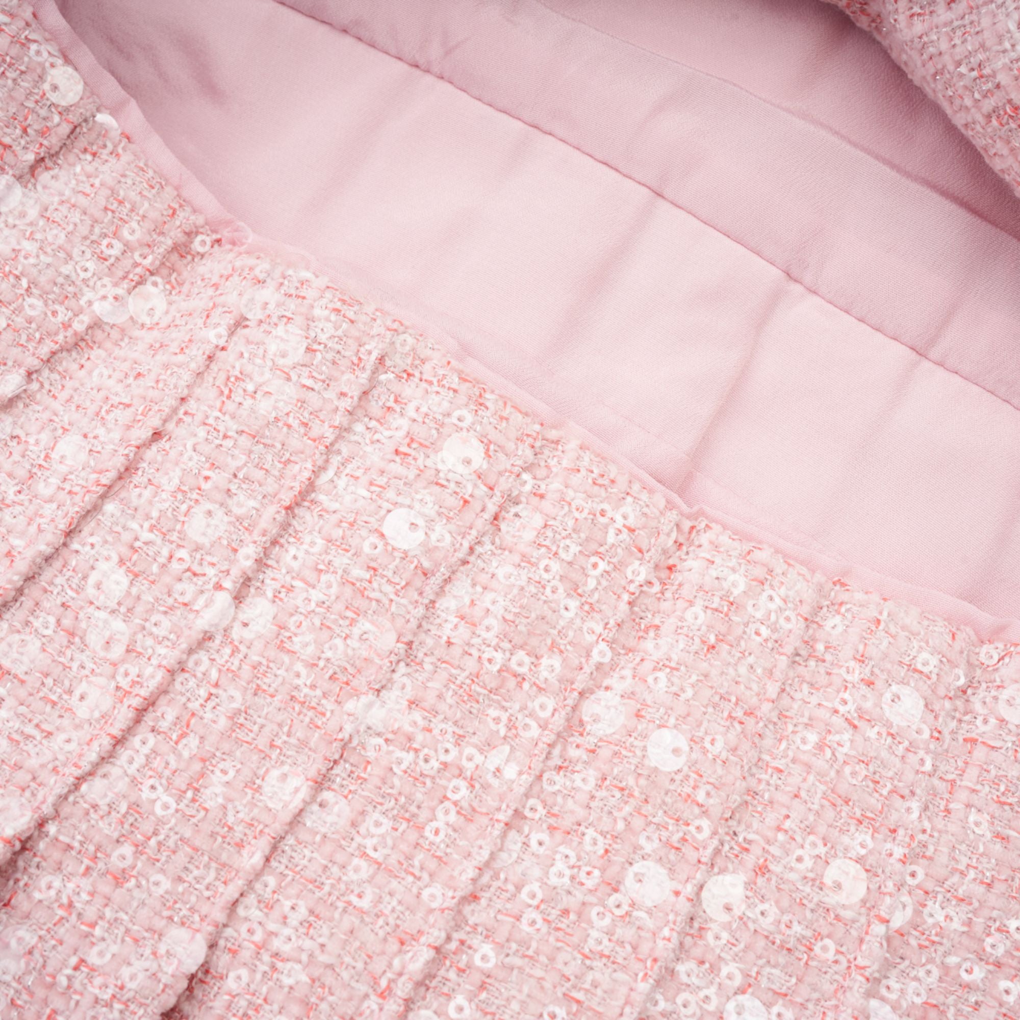 فستان إيليز الوردي المزين بثنيات قصير