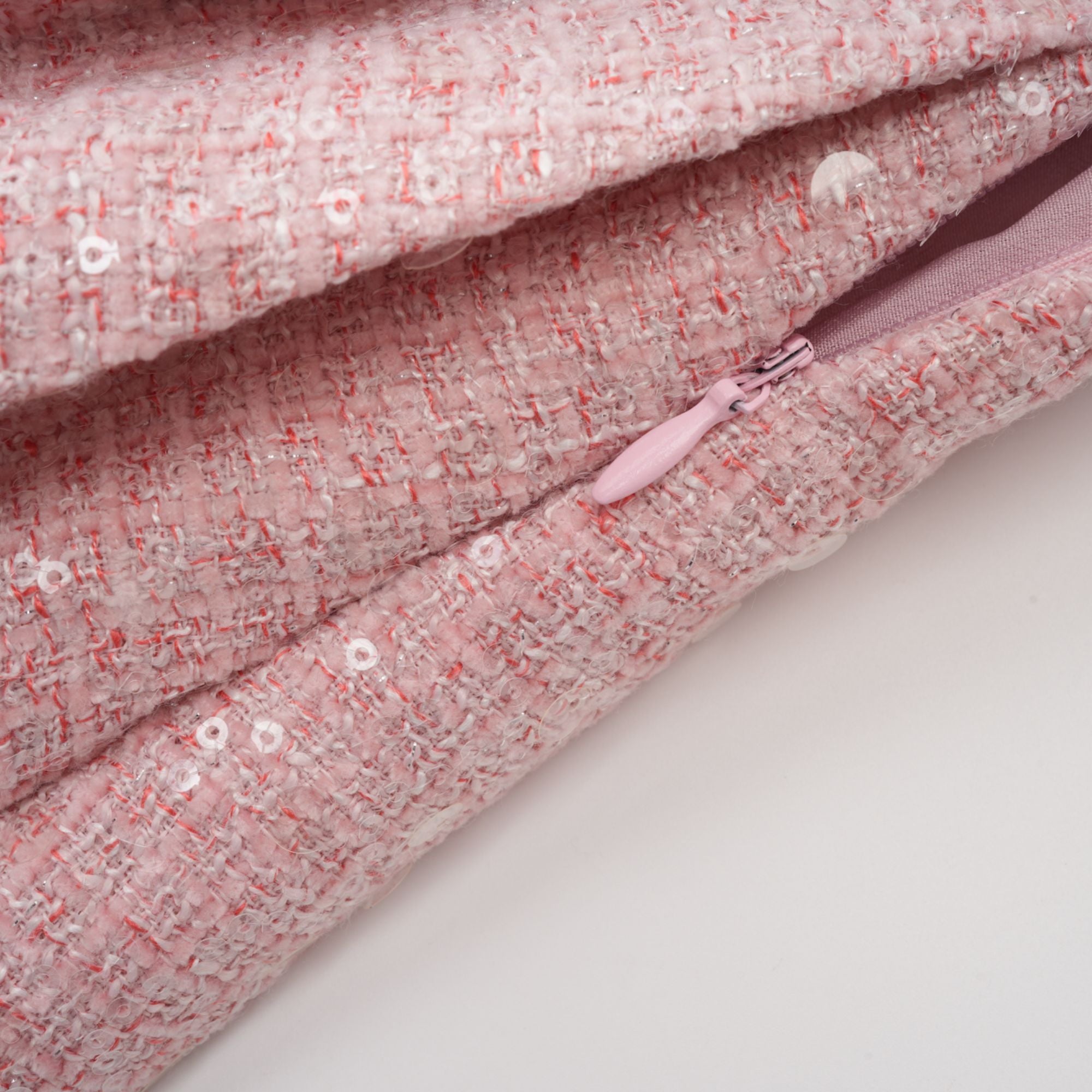 فستان إيليز الوردي المزين بثنيات قصير