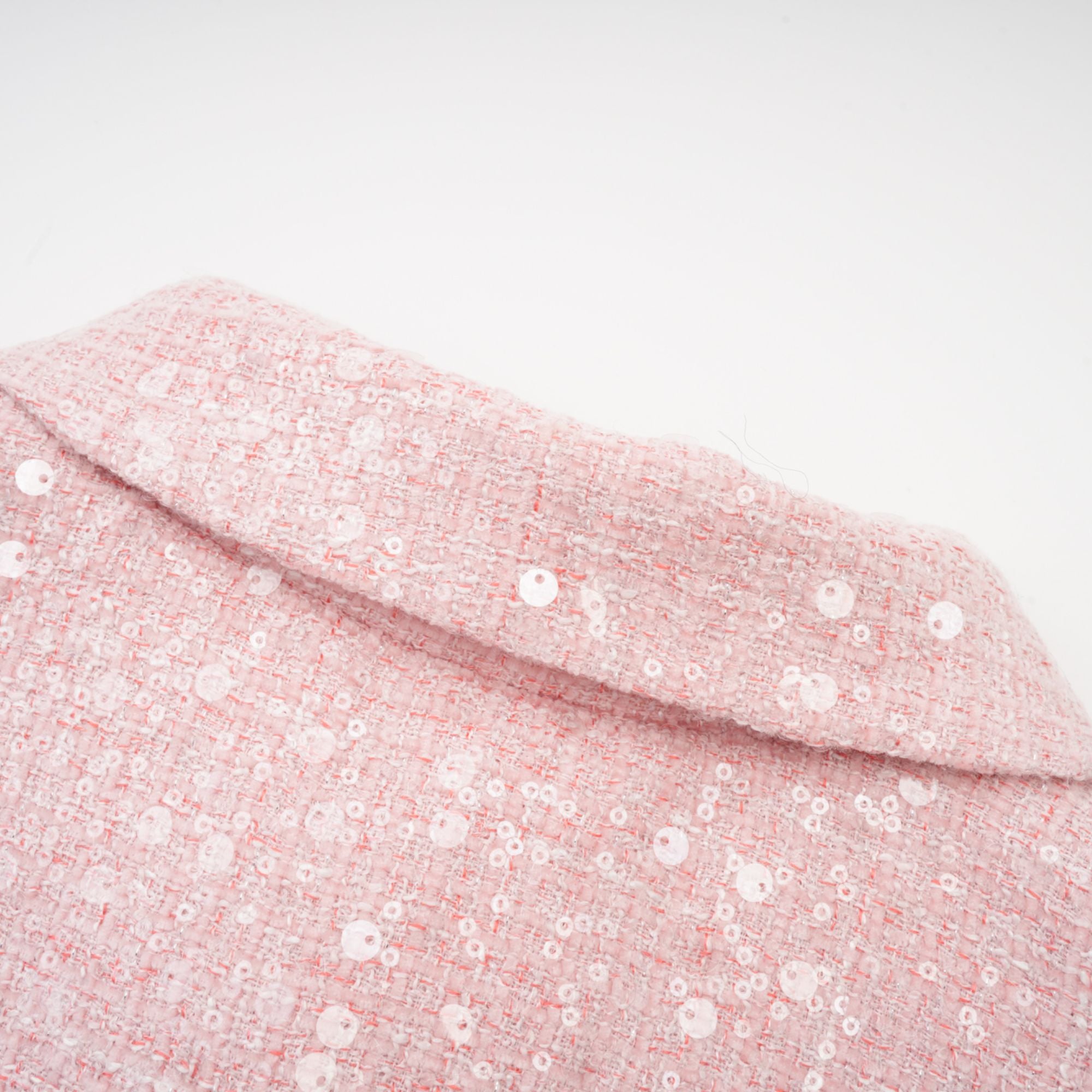 فستان إيليز الوردي المزين بثنيات قصير