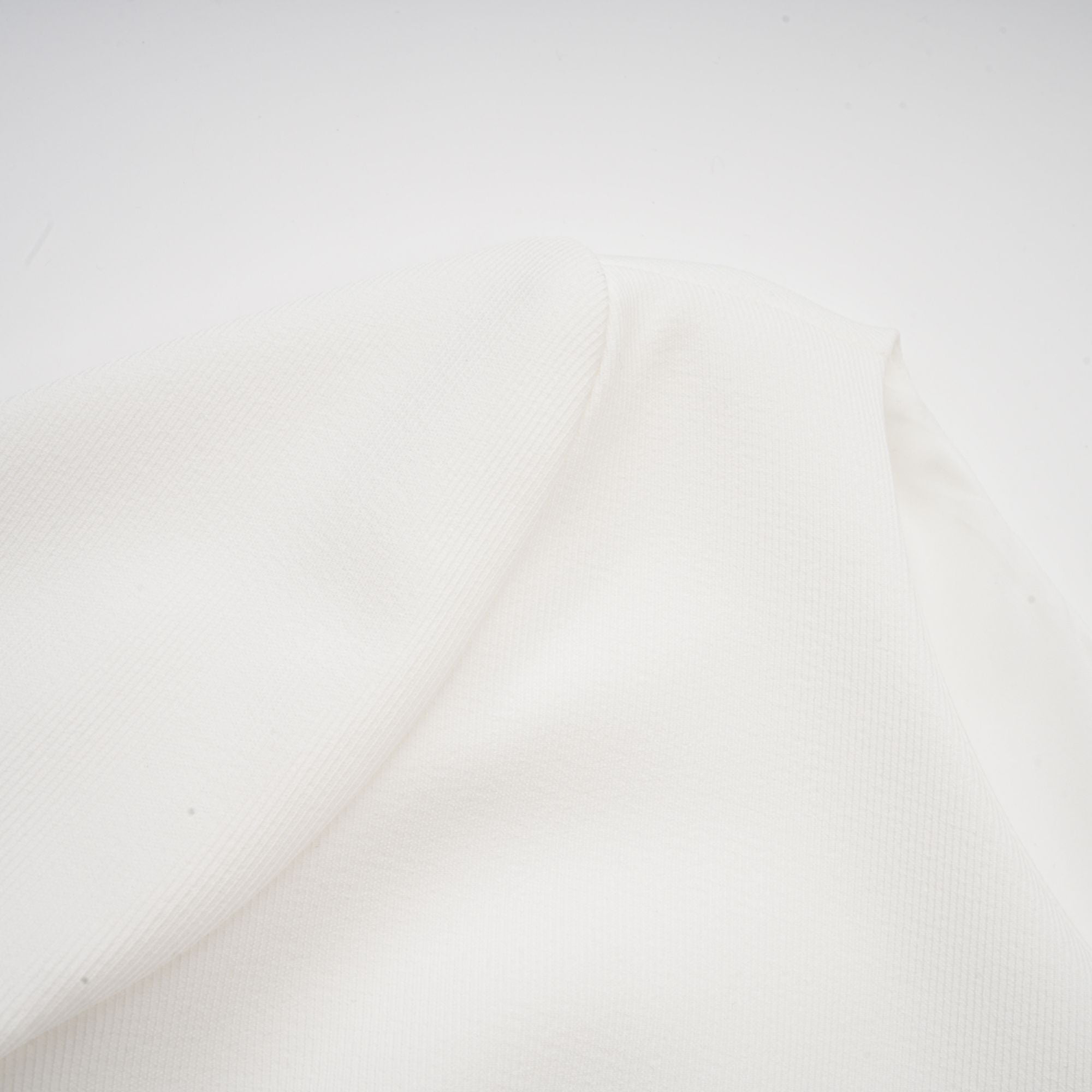 فستان إيلودي قصير بتنورة منفوخة باللون الأبيض