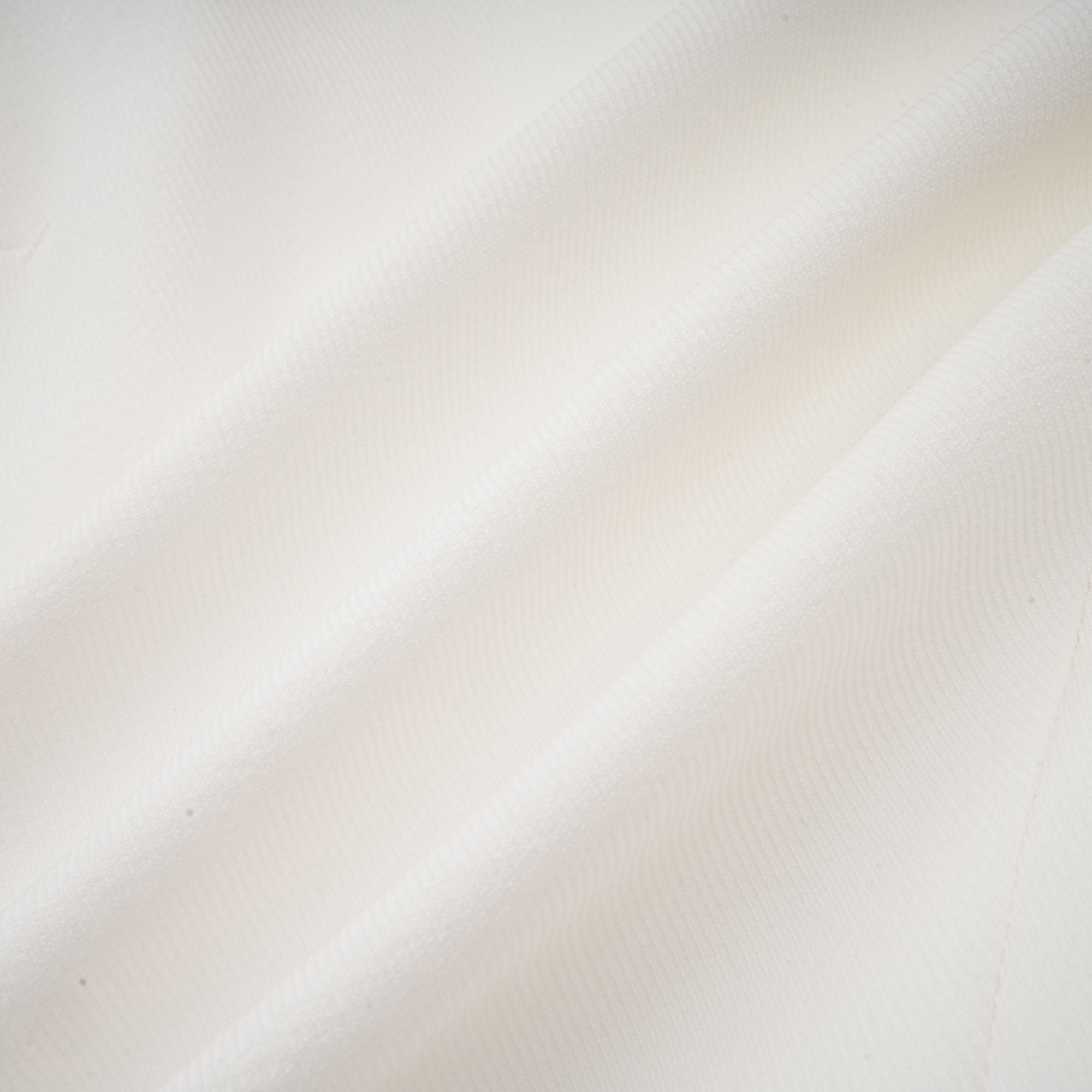 فستان إيلودي قصير بتنورة منفوخة باللون الأبيض