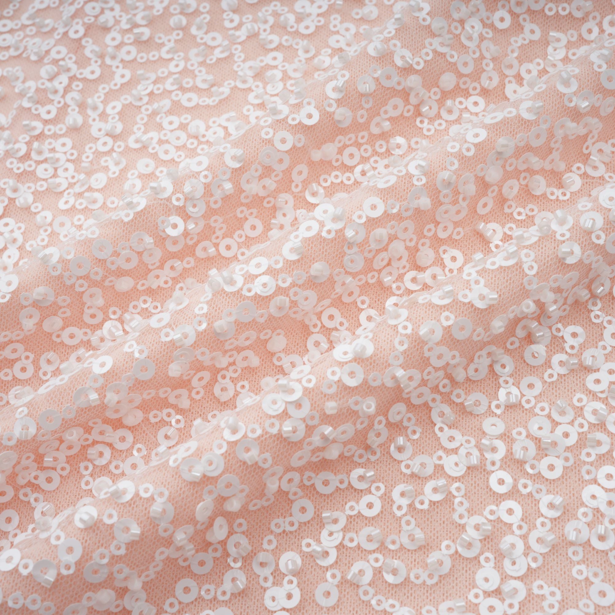 فستان مارجوت ماكسي أبيض مزين بدون أكتاف