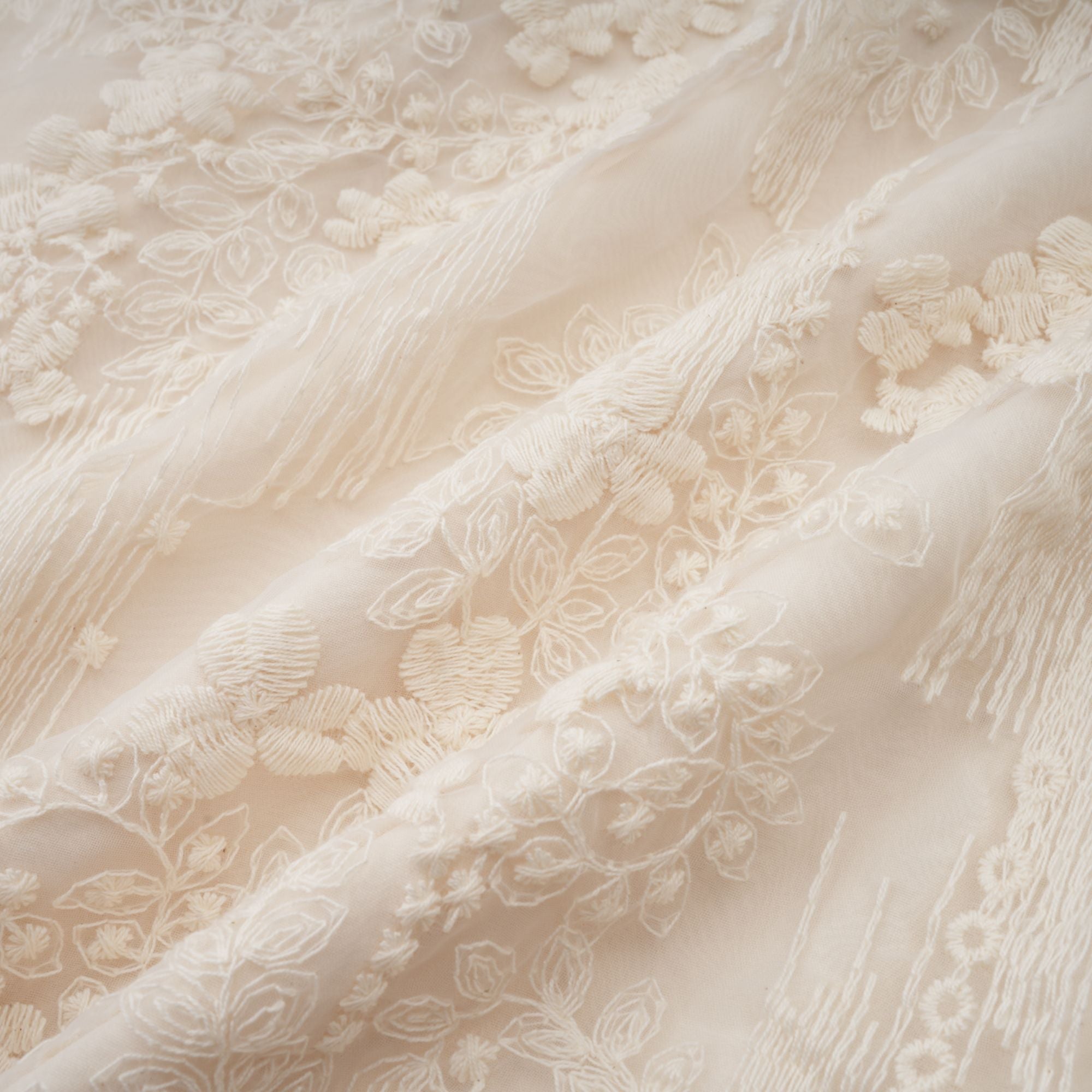 فستان روكسان متوسط الطول مطرز بالدانتيل بألوان محايدة