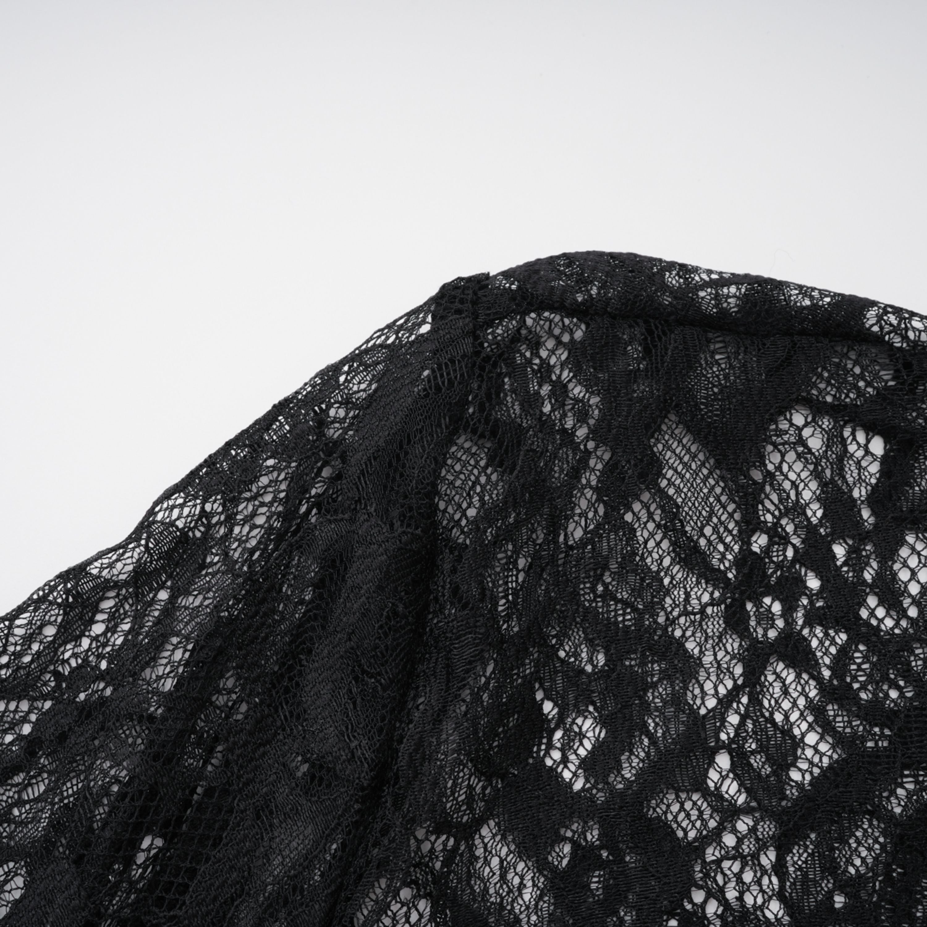 Maxikleid mit Spitzenärmeln