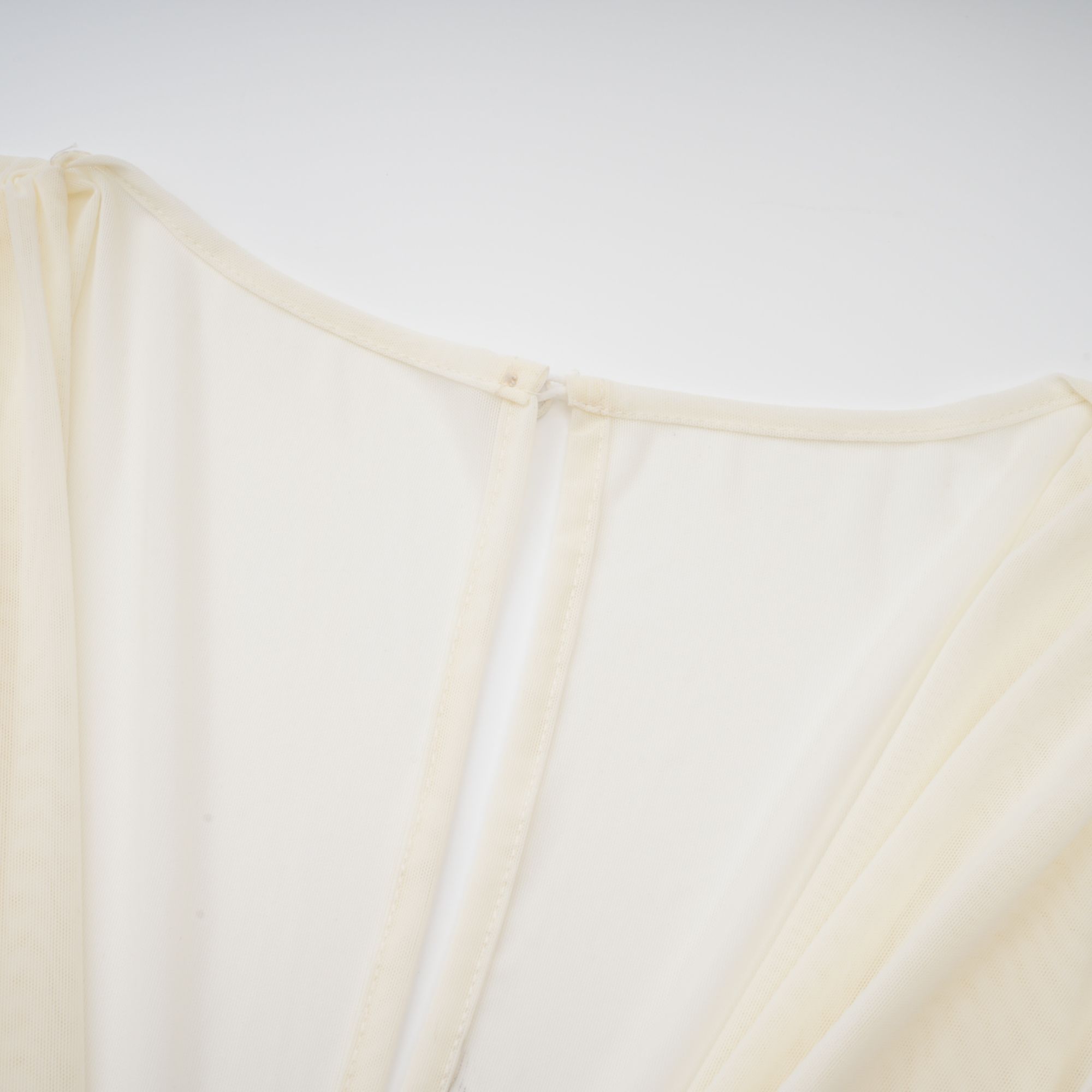 فستان متوسط الطول من Léontine مزين ببروش زهور متعدد الألوان