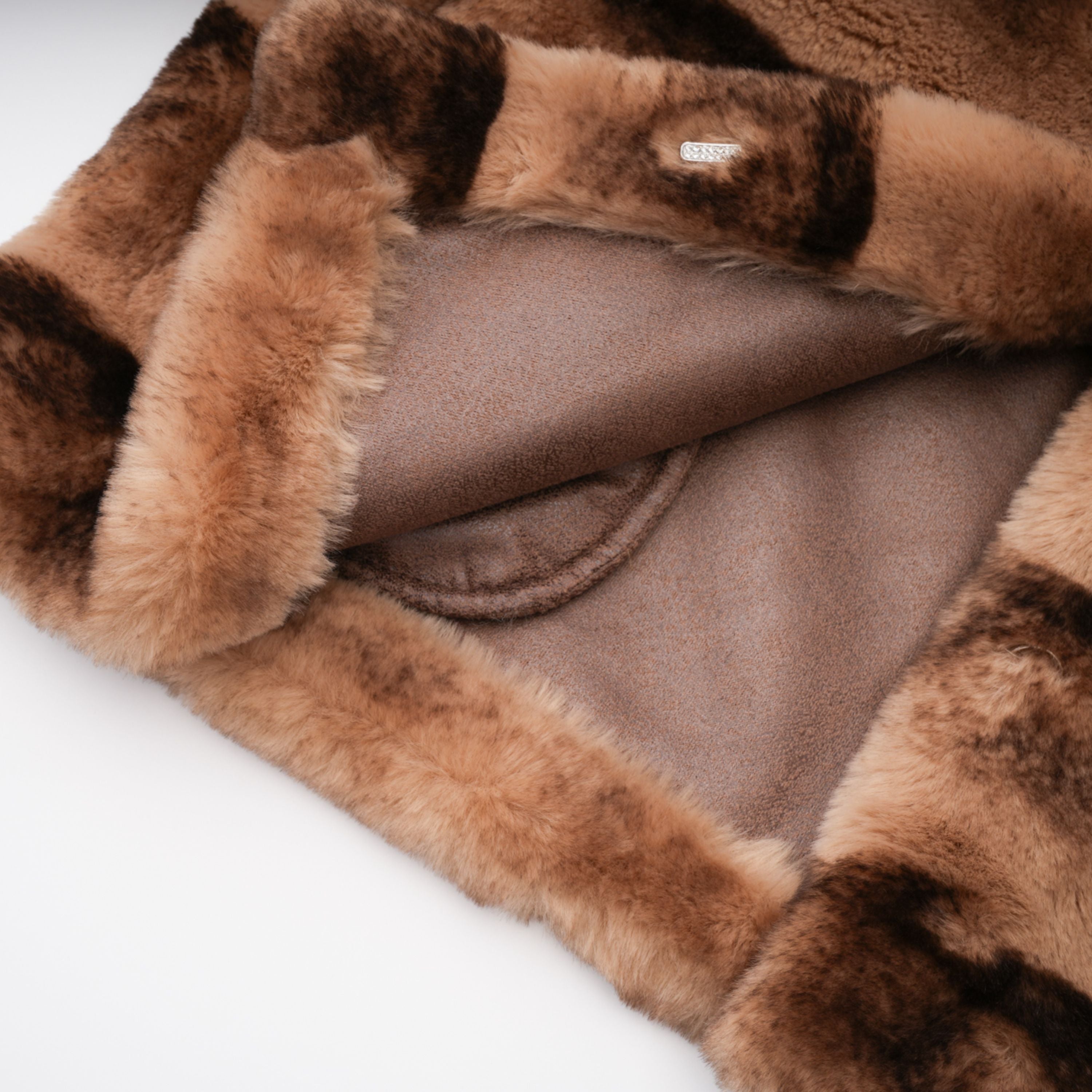 Alina Brown Kurzmantel aus Kunstfell mit Farbverlauf